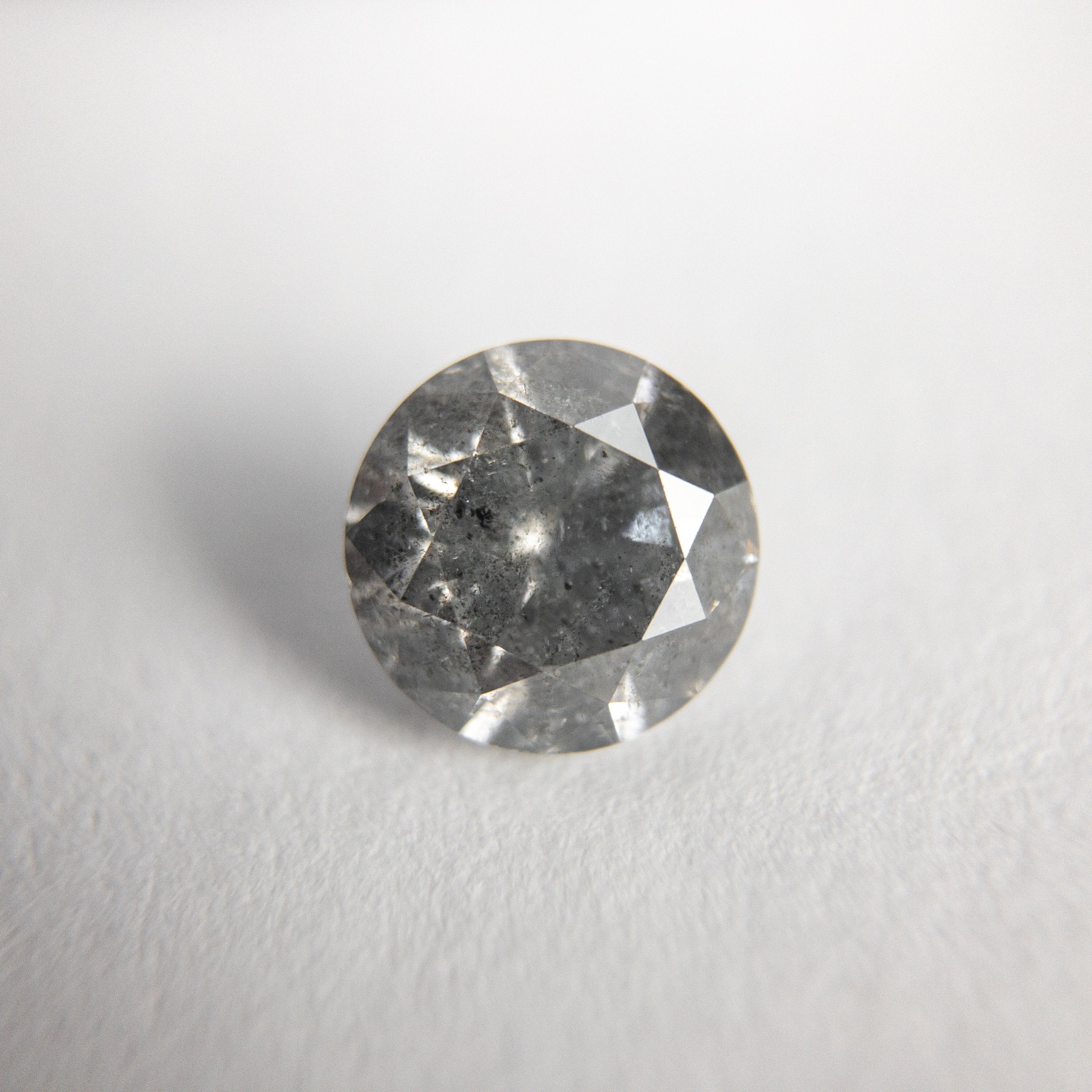 0.92ct 6.07x6.04x3.74mm Round Brilliant 18362-06 hold D1498
