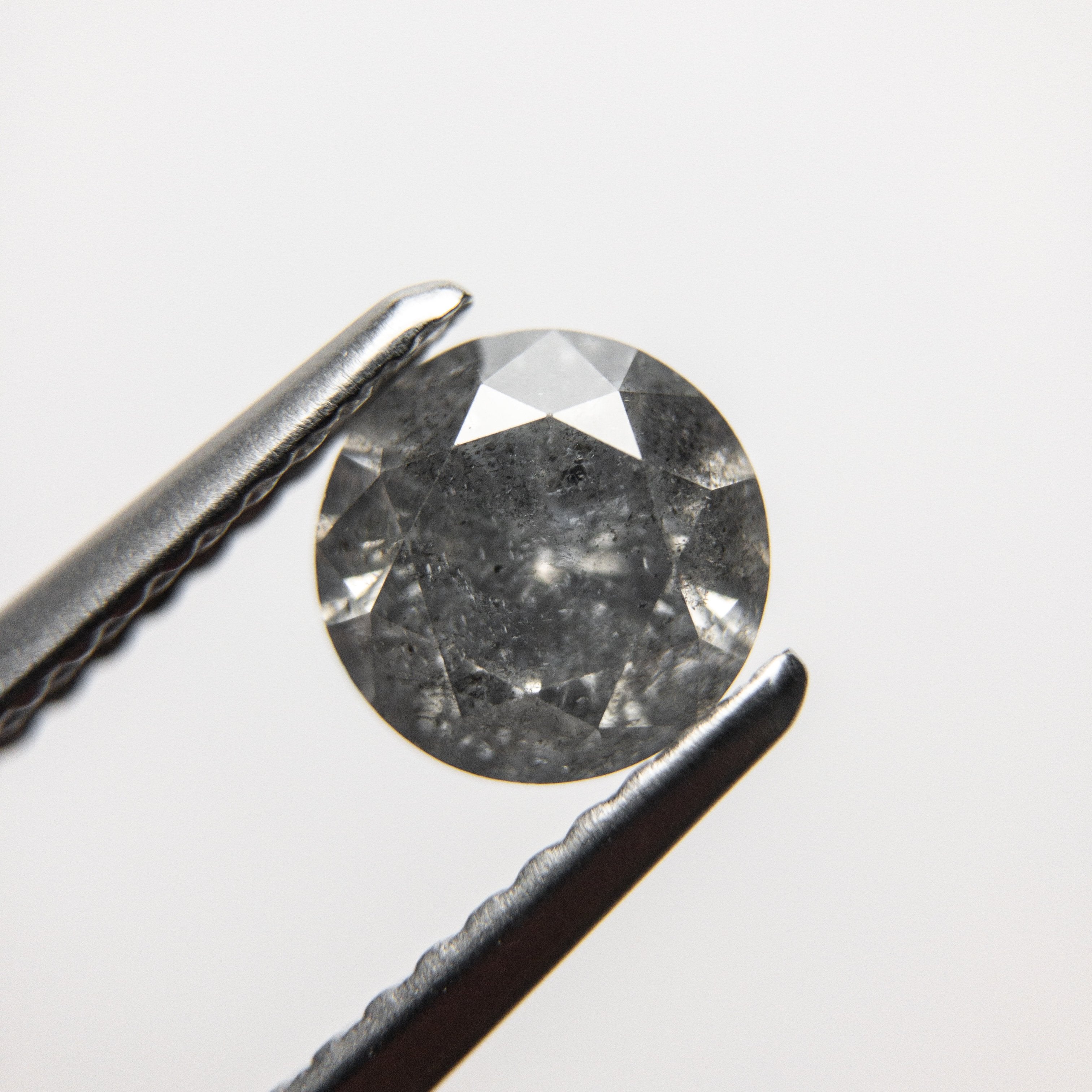 0.92ct 6.07x6.04x3.74mm Round Brilliant 18362-06 hold D1498