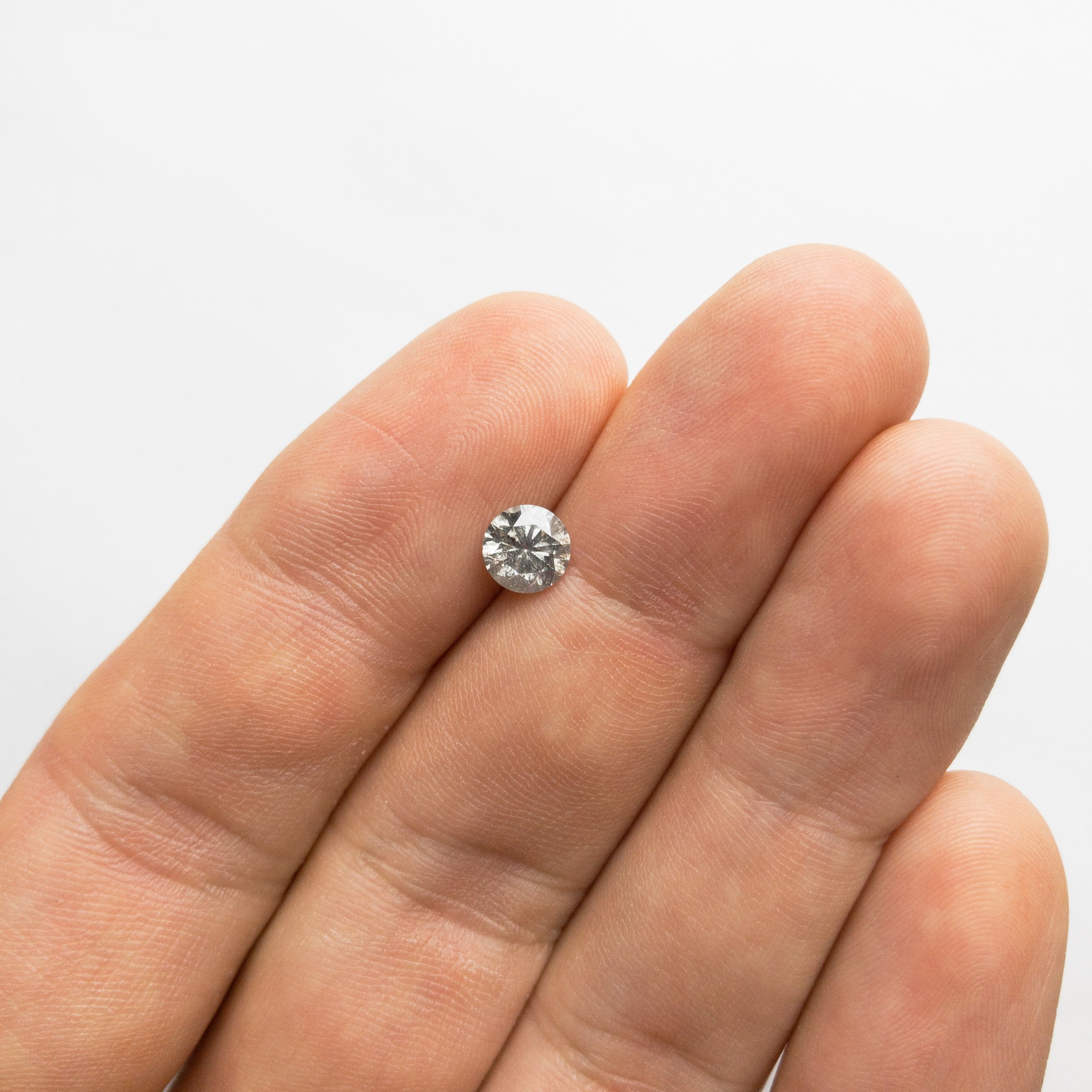 0.92ct 6.07x6.04x3.74mm Round Brilliant 18362-06 hold D1498