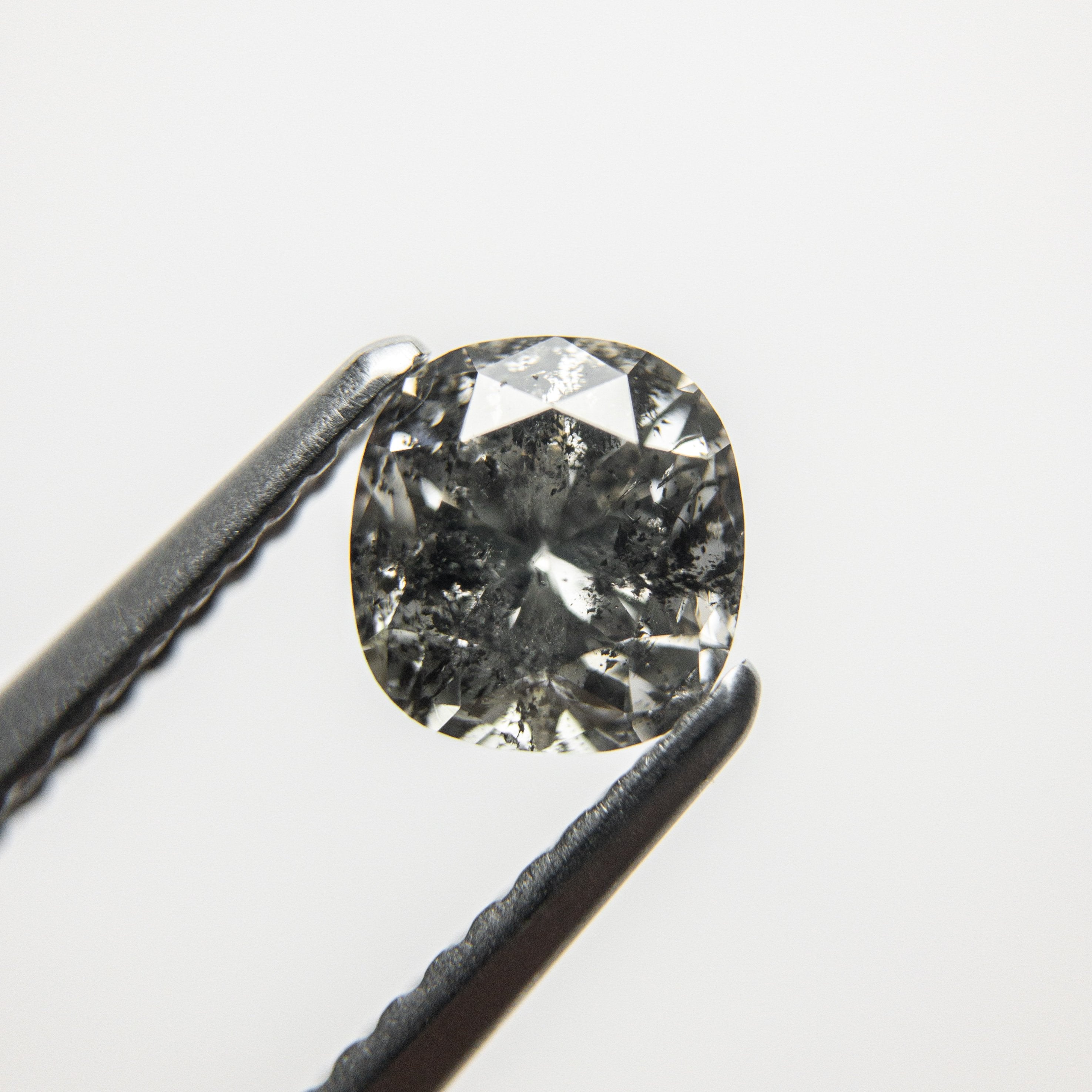 0.92ct 5.91x5.58x4.00mm Cushion Brilliant 18367-01 hold D1819