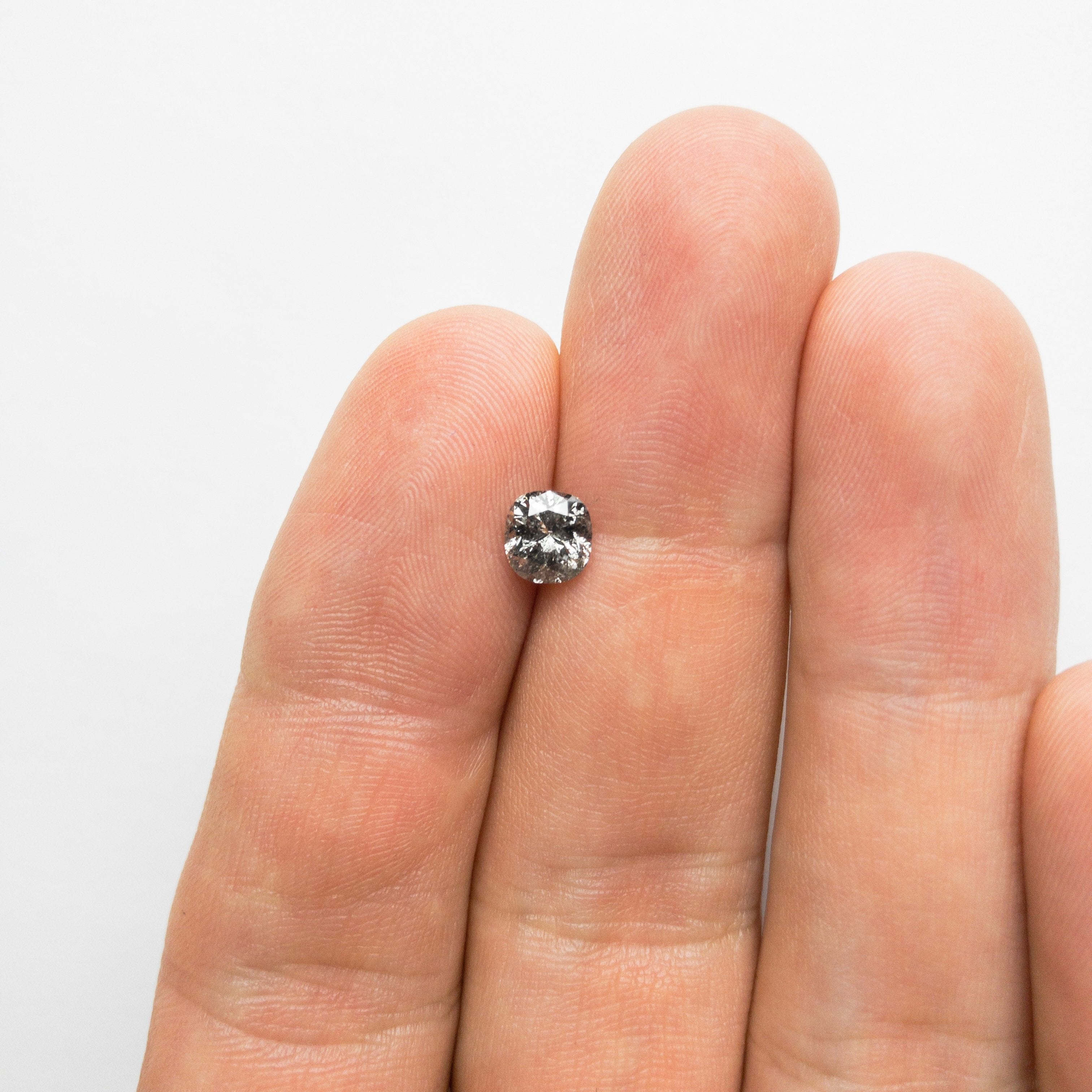 0.92ct 5.91x5.58x4.00mm Cushion Brilliant 18367-01 hold D1819