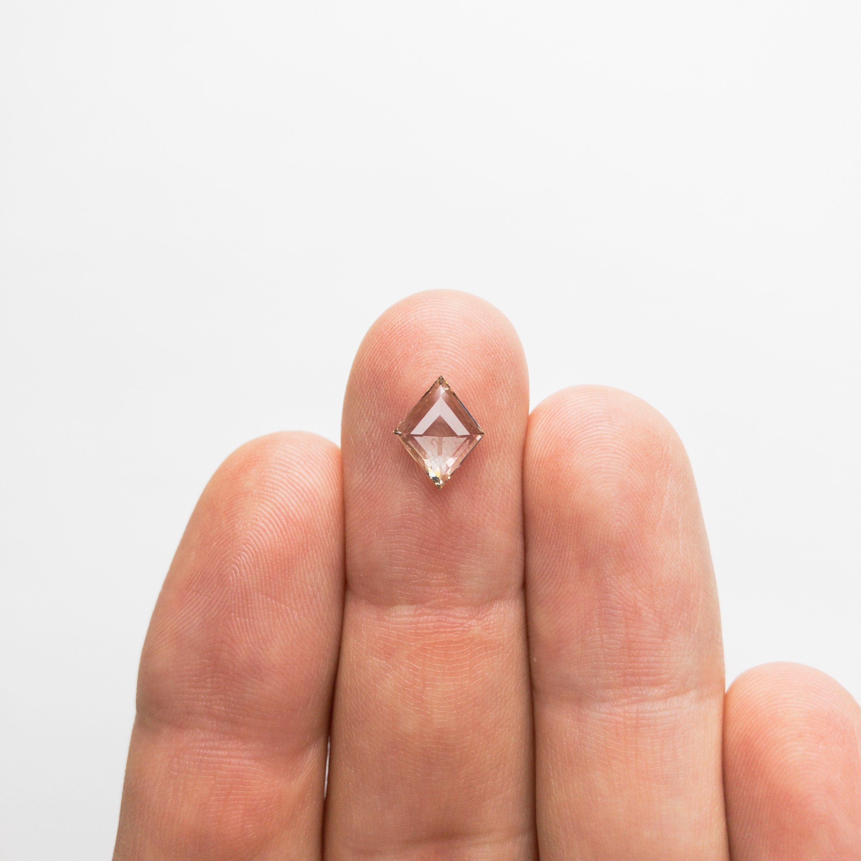 0.84ct 9.85x7.97x1.73mm Kite Rosecut 18369-20 hold D1972