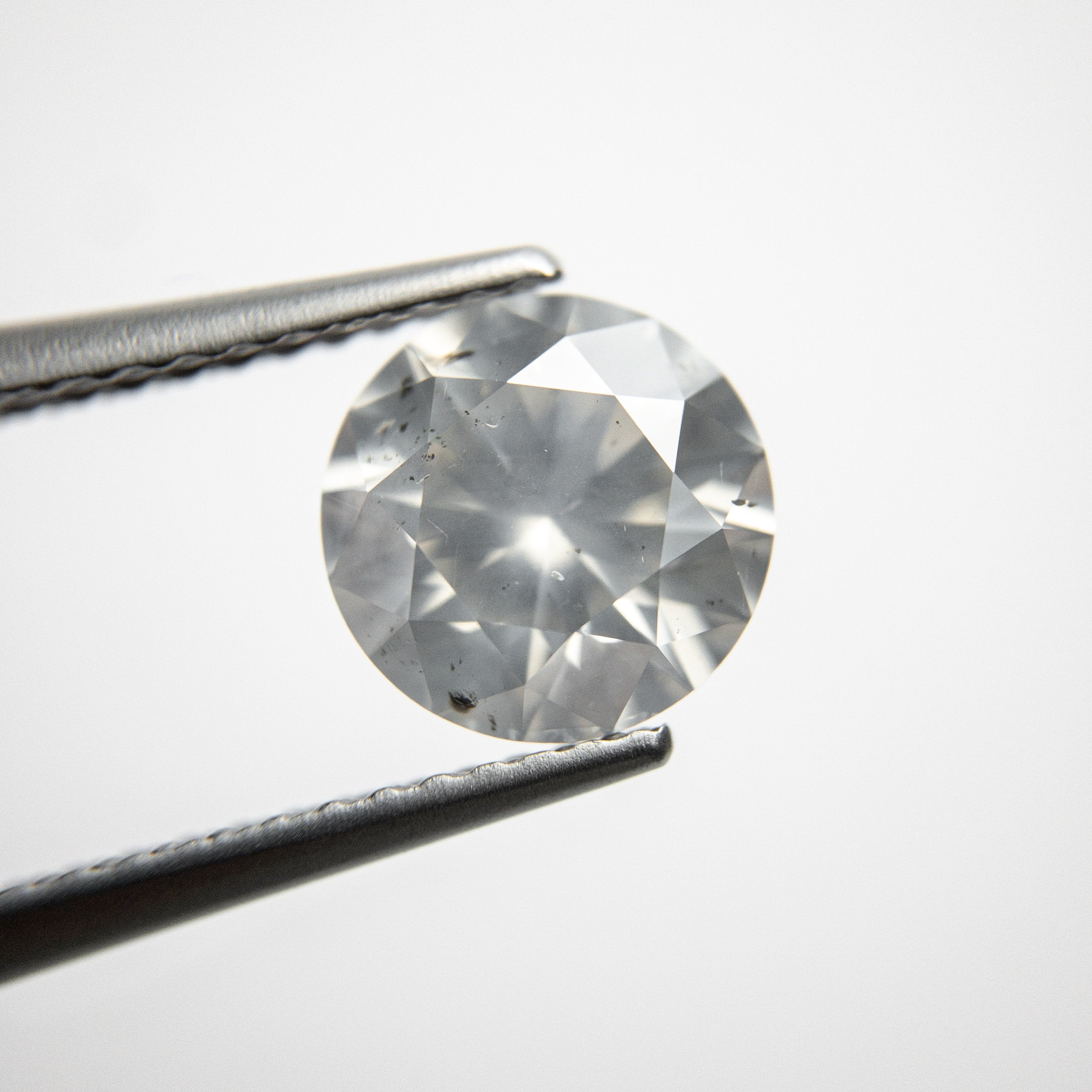 1.80ct 7.67x7.73x4.80mm Silver Grey Round Brilliant 18370-01