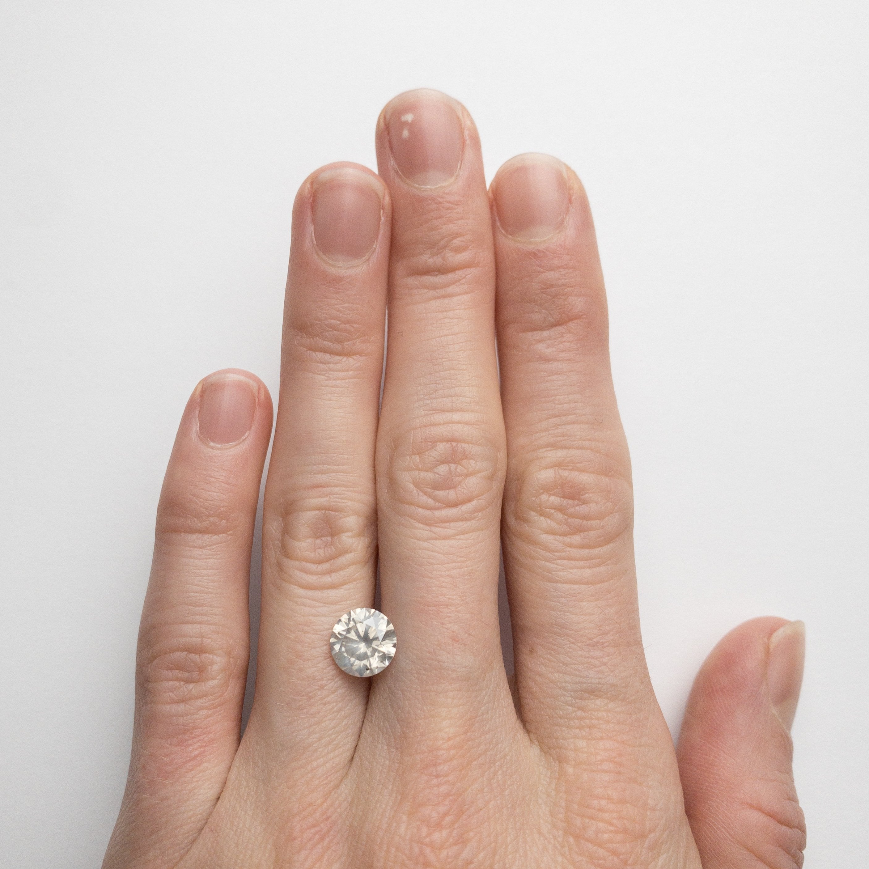 1.80ct 7.67x7.73x4.80mm Silver Grey Round Brilliant 18370-01