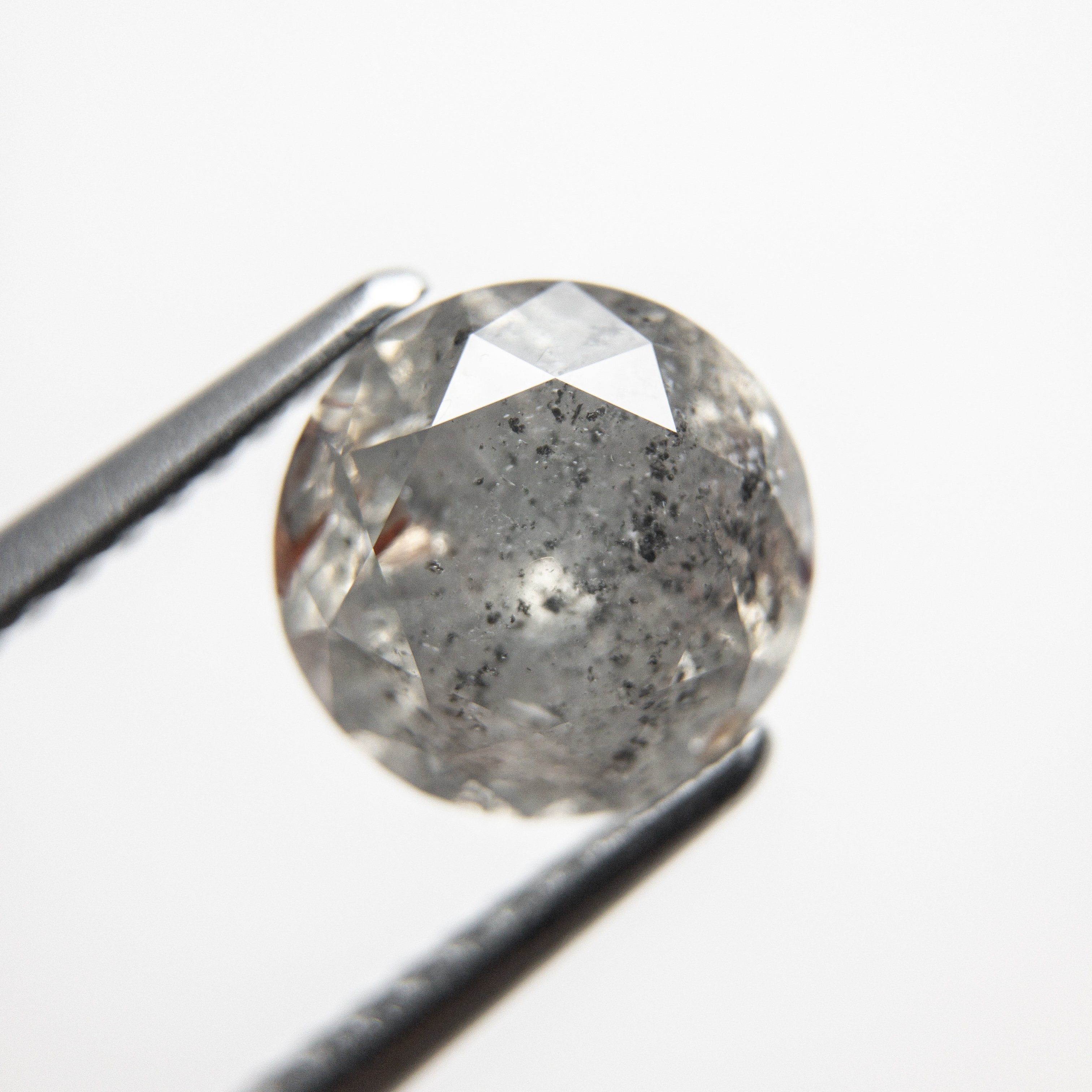 2.34ct 8.14x8.08x5.40mm Round Brilliant 18374-01 hold D1772