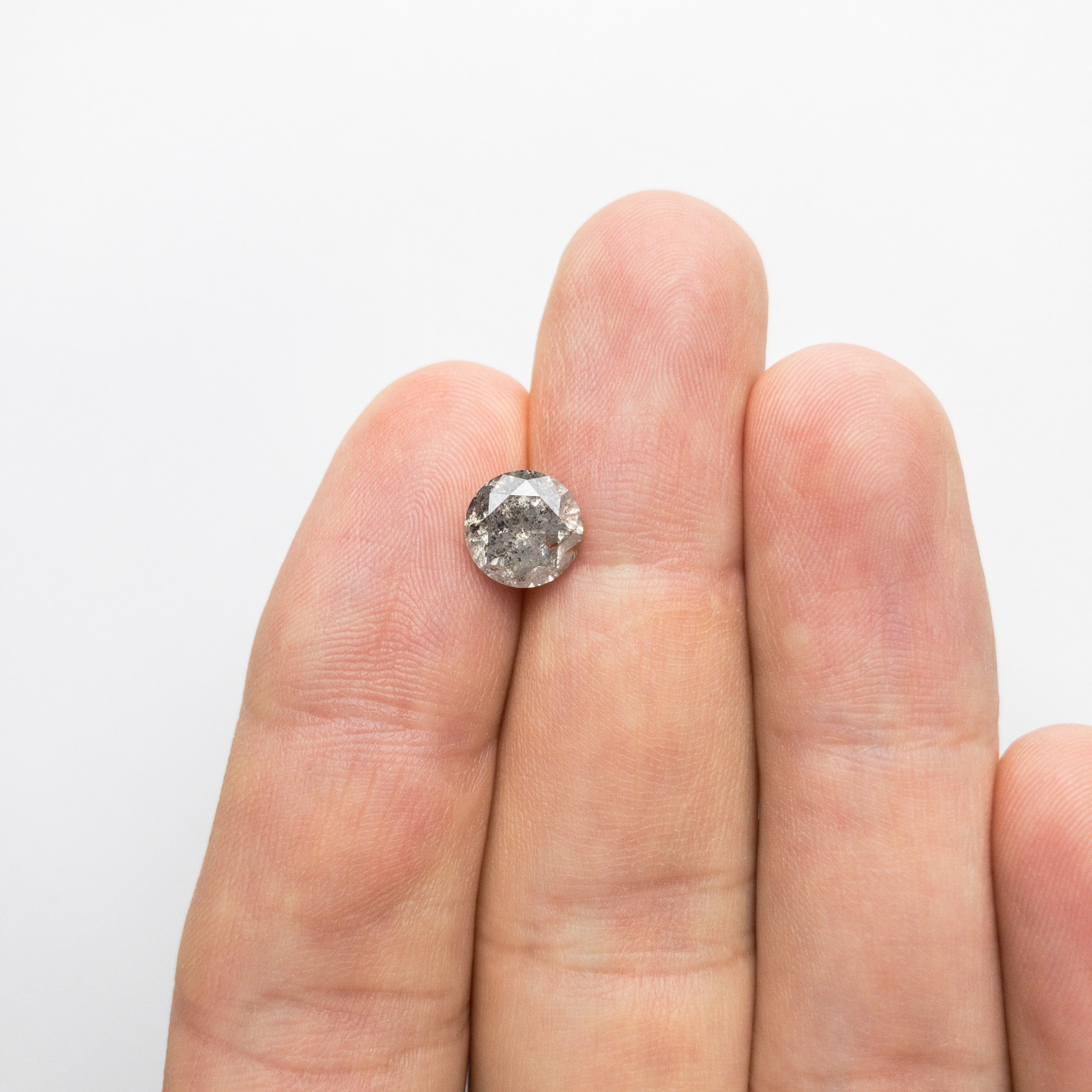 2.34ct 8.14x8.08x5.40mm Round Brilliant 18374-01 hold D1772