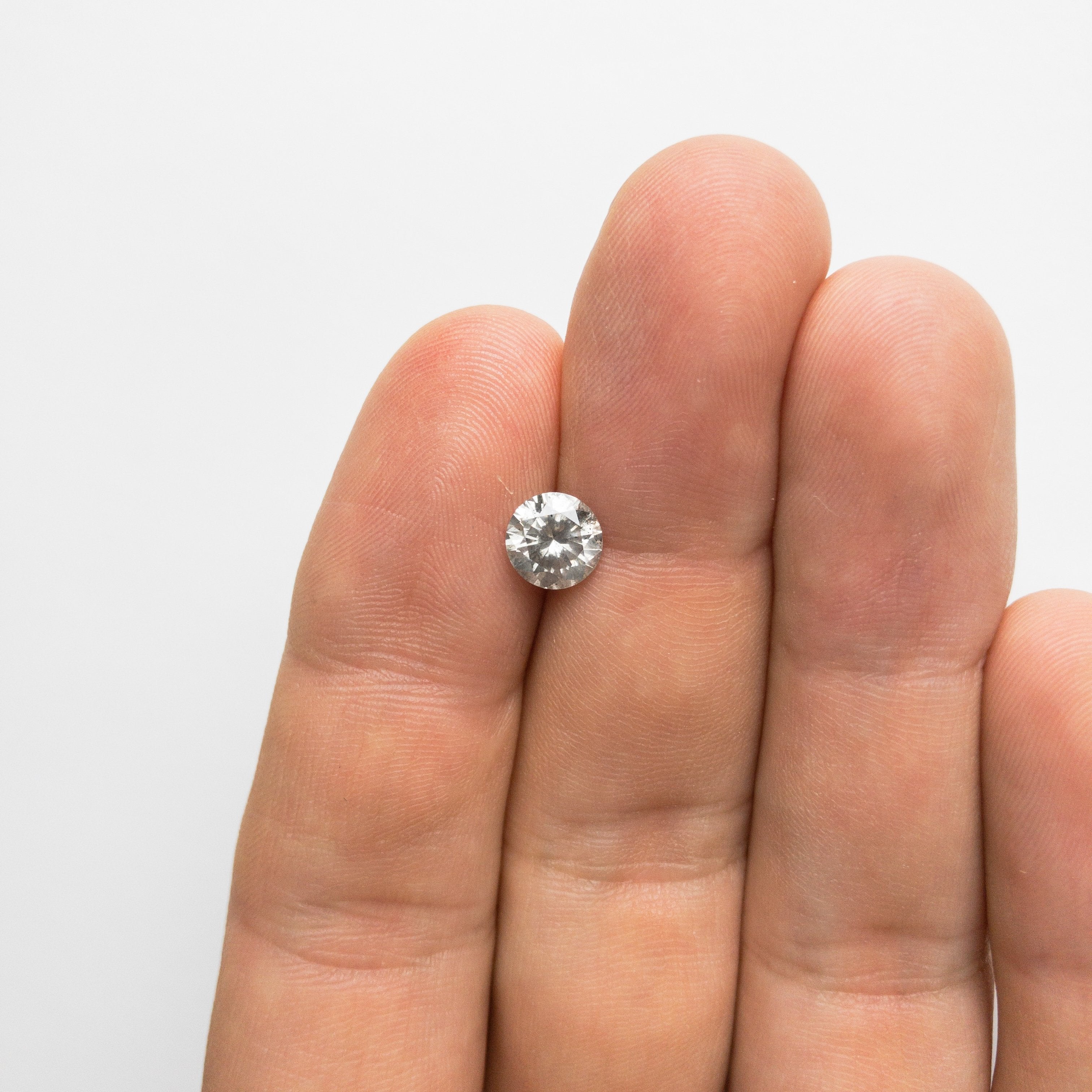 1.21ct 6.84x6.78x4.18mm Round Brilliant 18427-04 hold D1547