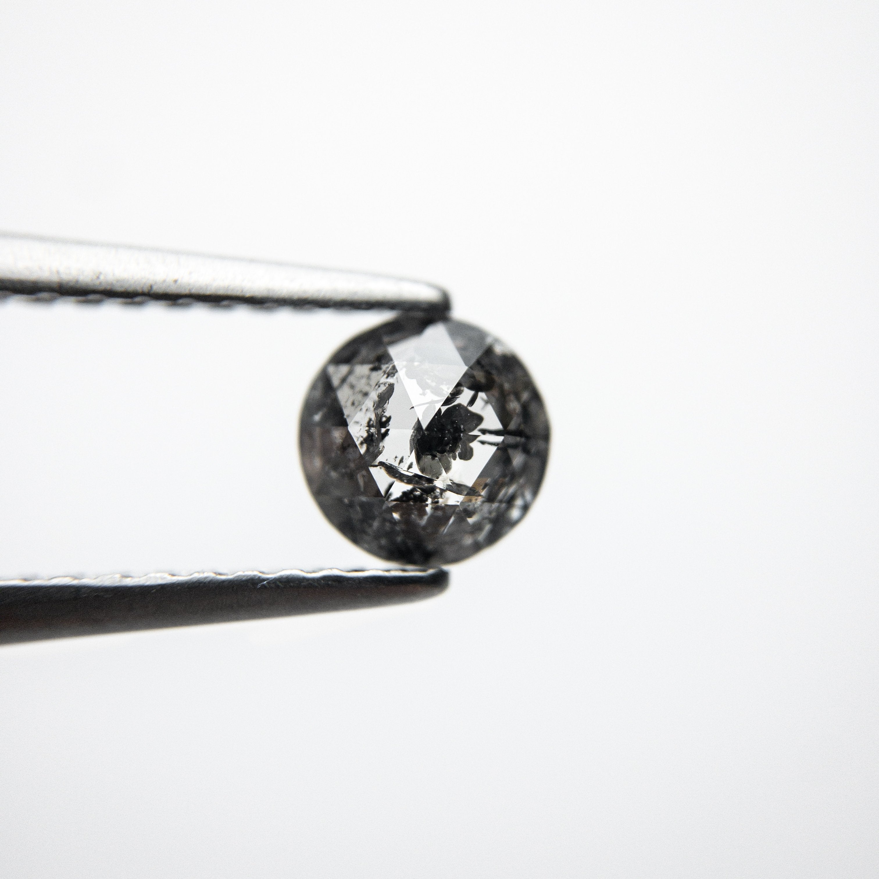 0.61ct 5.55x5.50x2.43mm Round Rosecut 18434-15 hold D1822