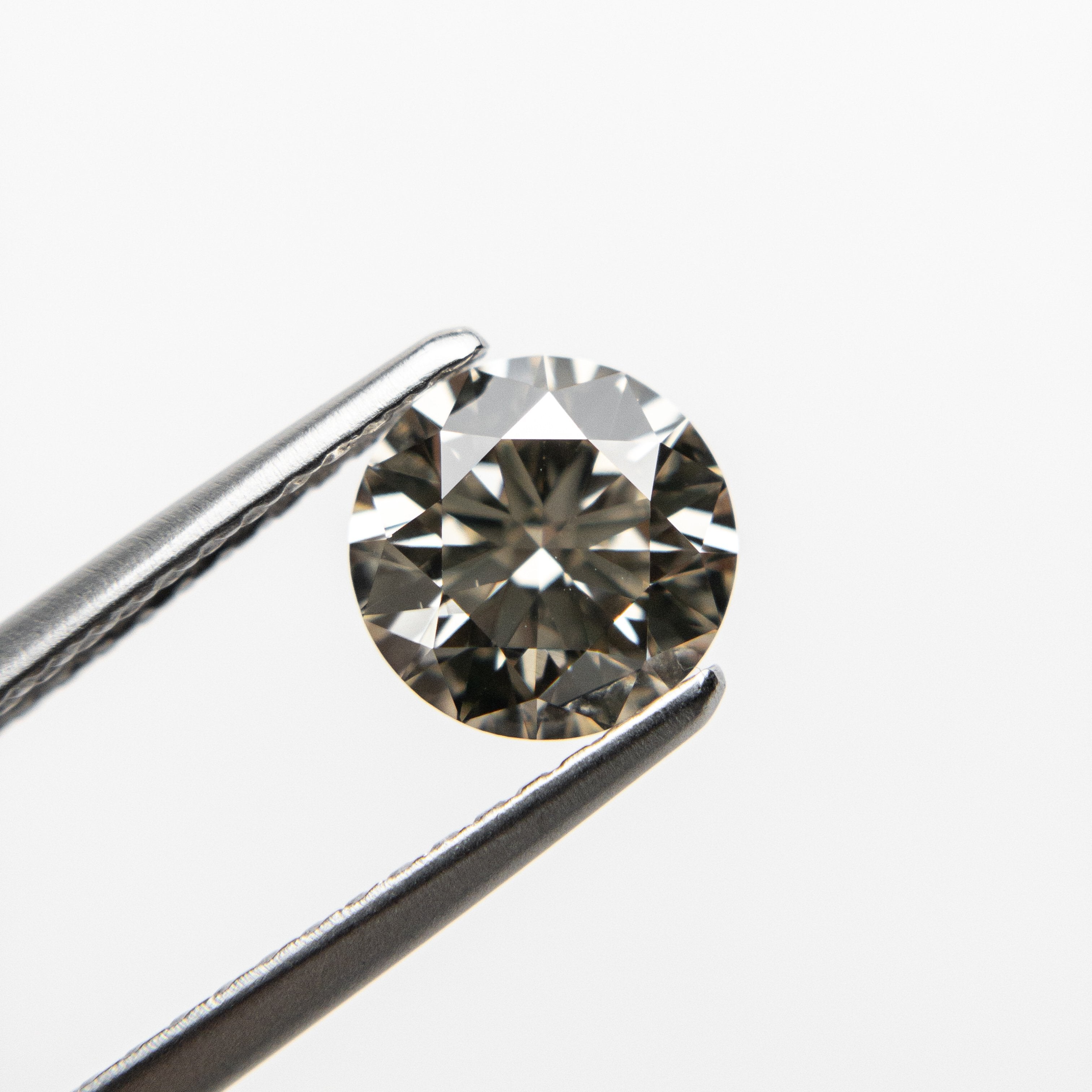 1.06ct 6.54x6.52x3.97mm VS Champagne Round Brilliant 18438-05 Hold D1955