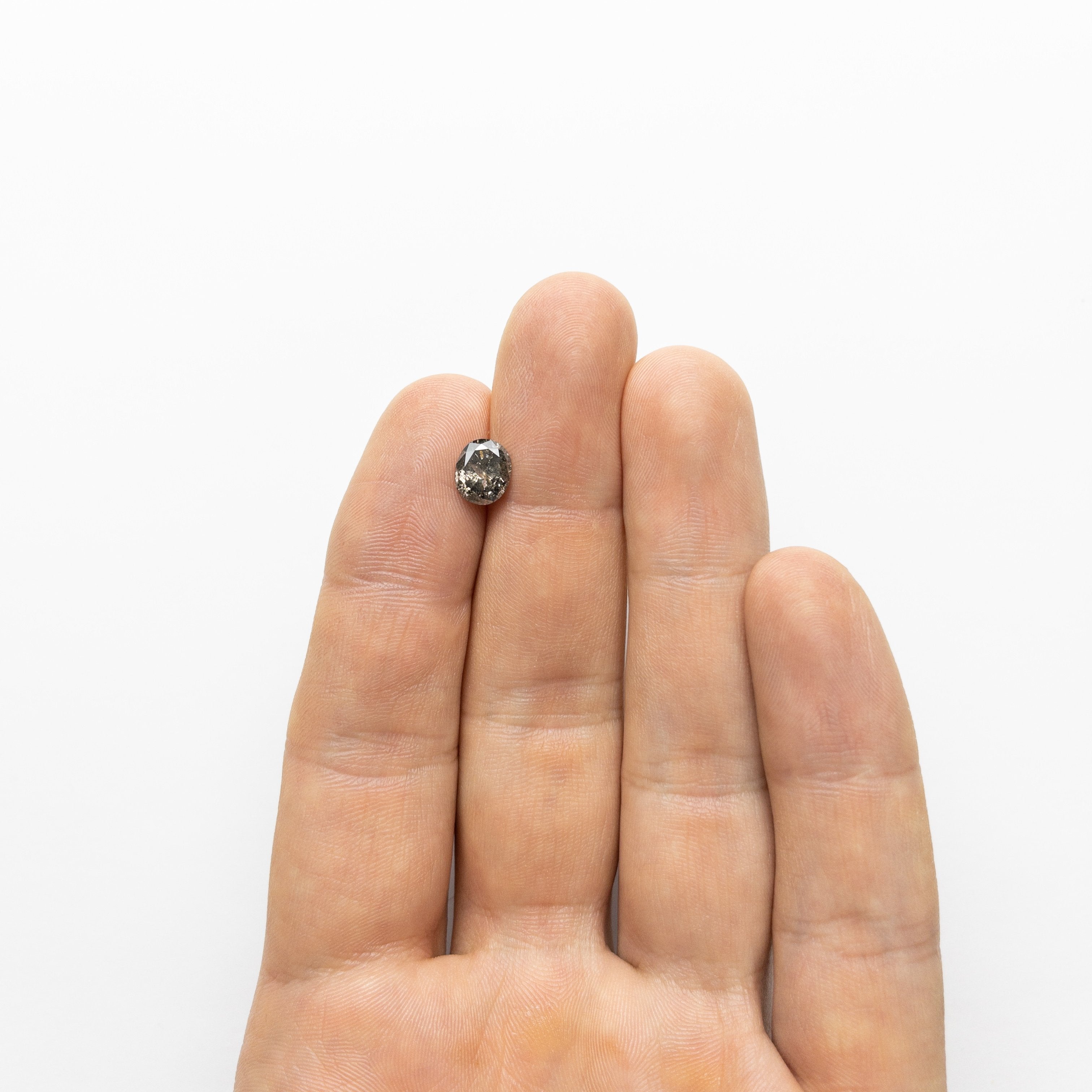 1.63ct 7.82x6.64x4.56mm Oval Brilliant 18453-18 hold D2020
