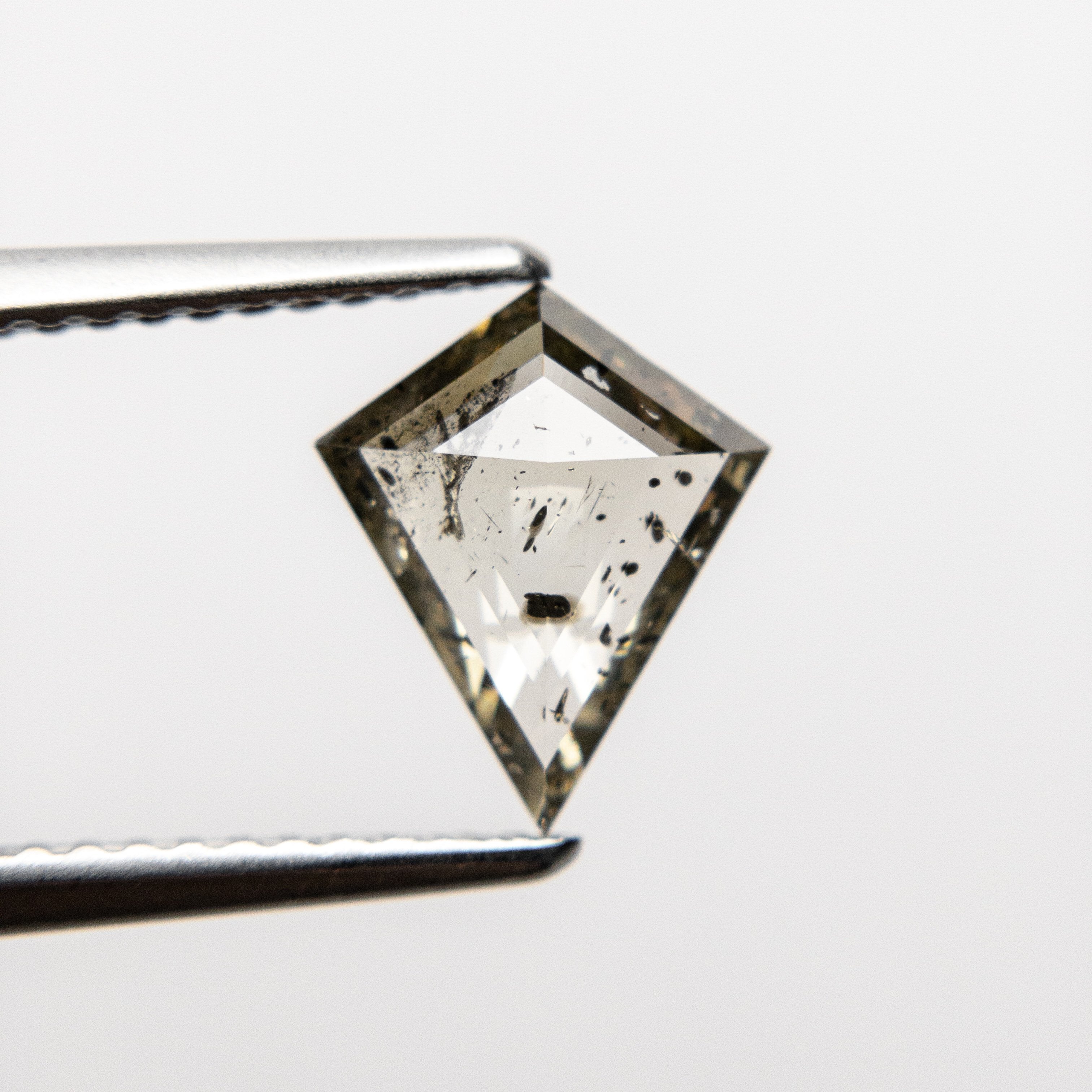 0.97ct 9.58x7.93x2.33mm Kite Rosecut 18456-05 hold D1901