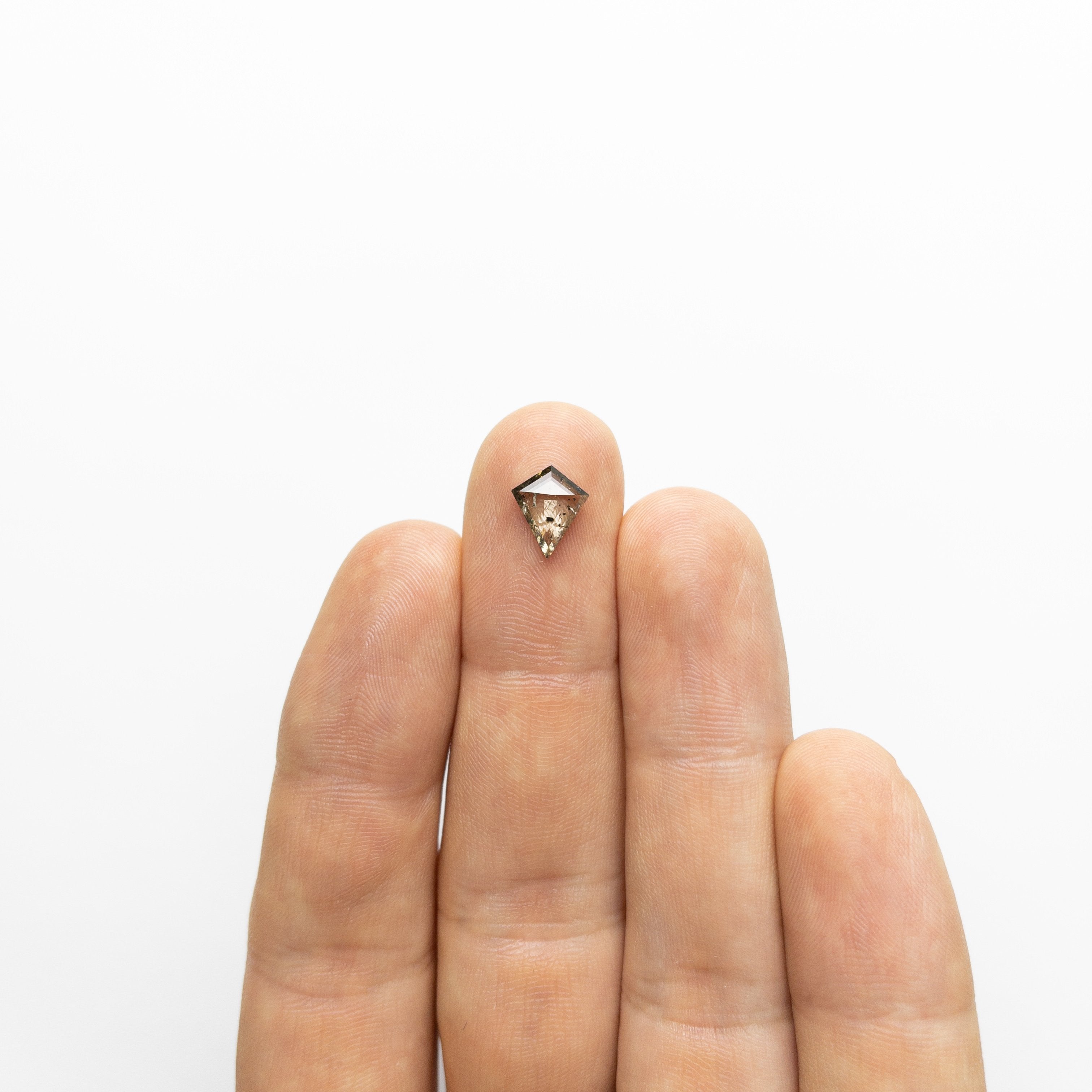 0.97ct 9.58x7.93x2.33mm Kite Rosecut 18456-05 hold D1901