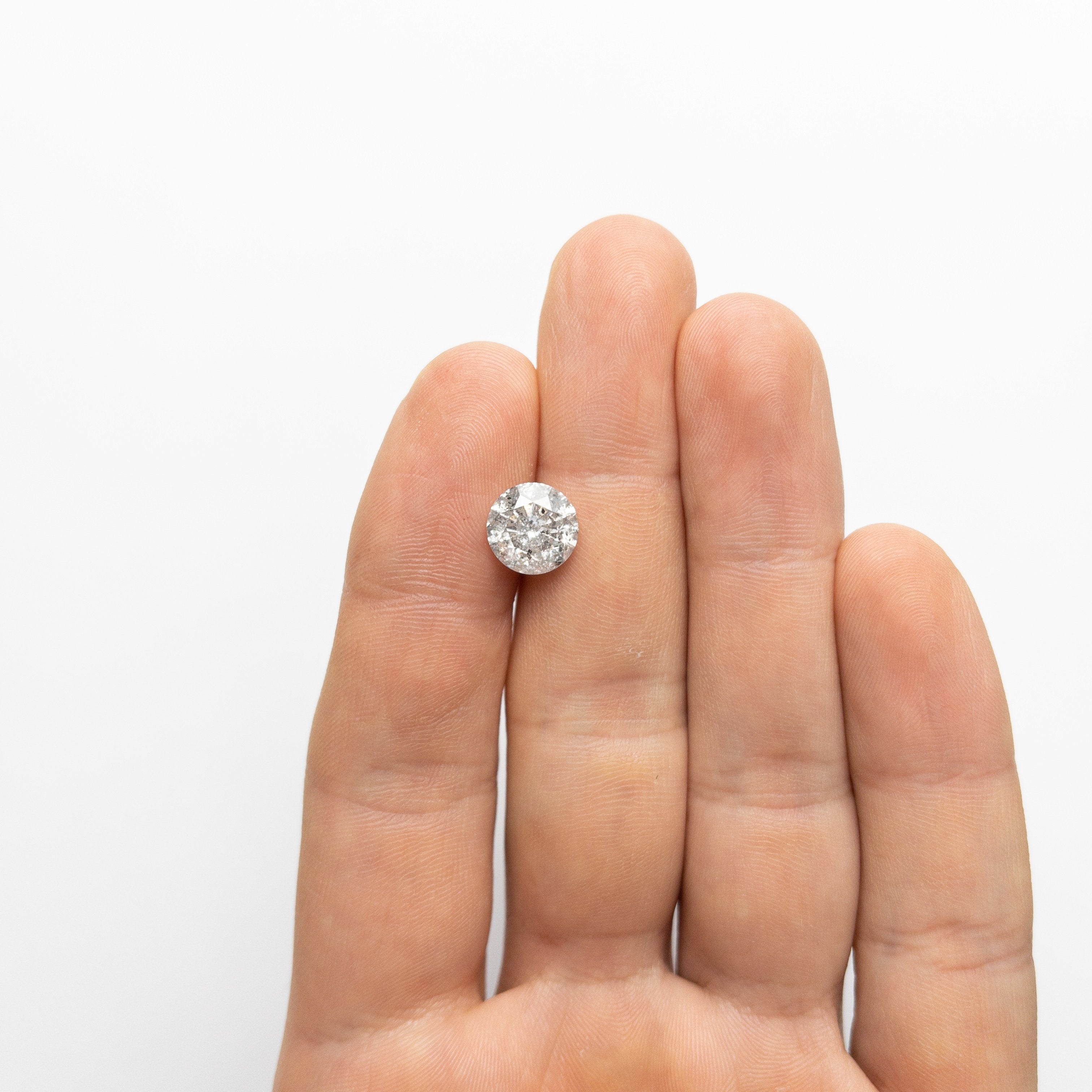 3.63ct 9.42x9.37x6.22mm Round Brilliant 18676-01 hold D2316