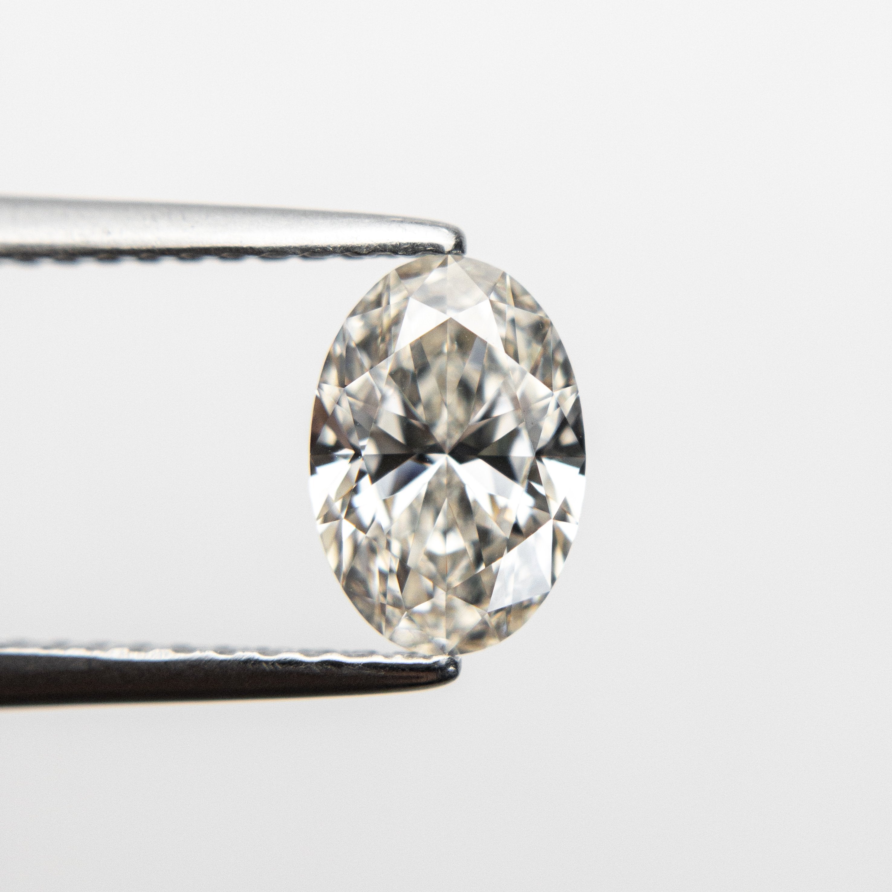 1.01ct 8.08x5.57x3.41mm GIA VVS2 K White Oval Brilliant 18694-01