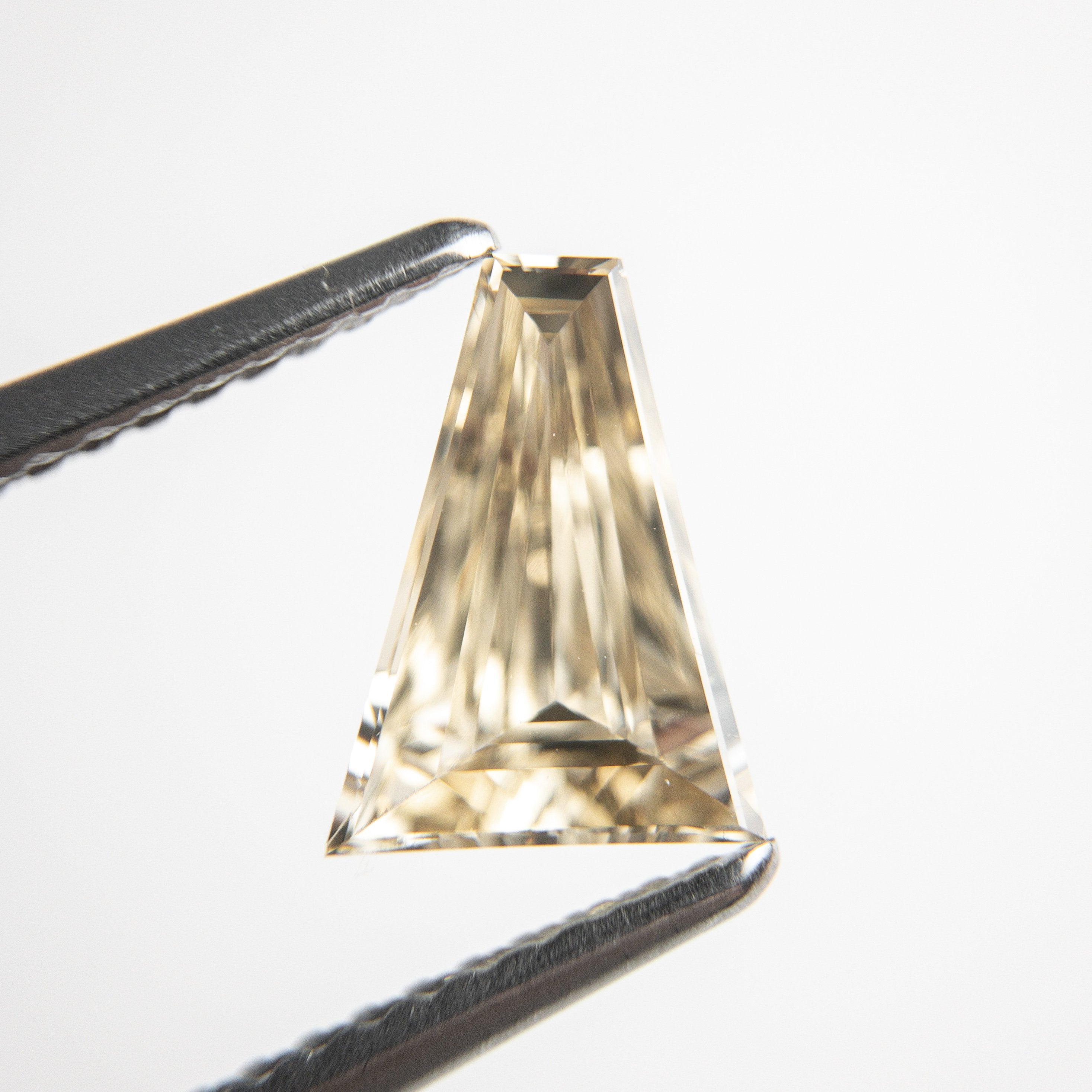 0.84ct 8.92x6.54x2.46 VS2/SI1+ Champagne Tapered Baguette Step Cut 18746-02