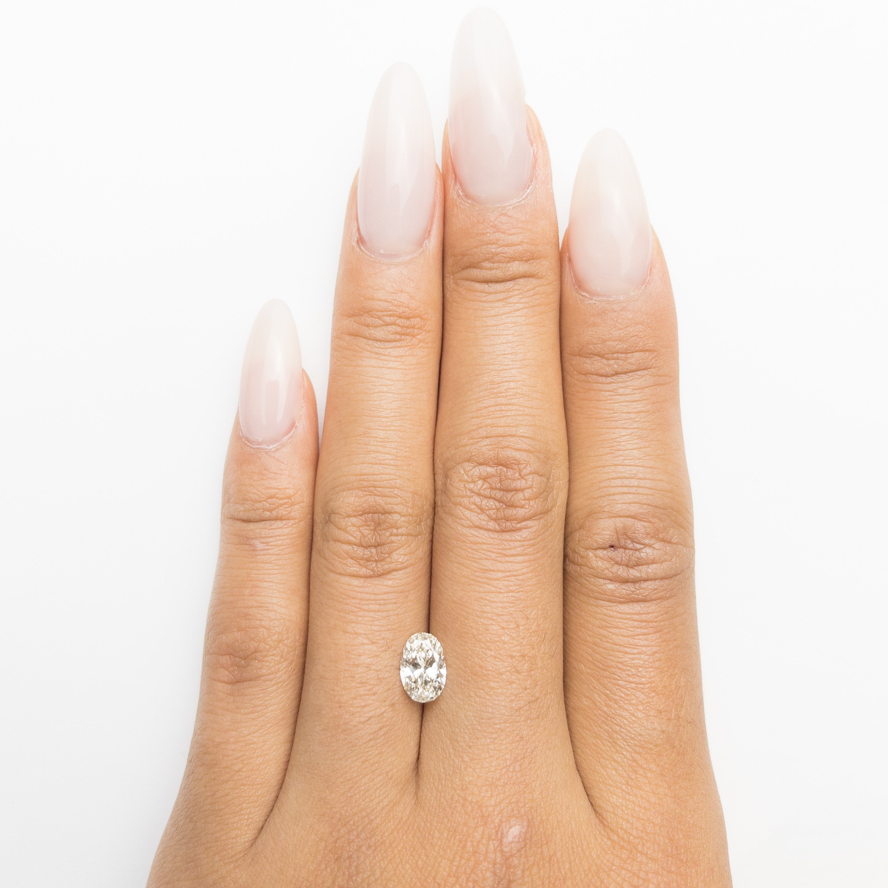 1.01ct 8.10x5.40x3.31mm Oval Brilliant 18893-03 hold D2965