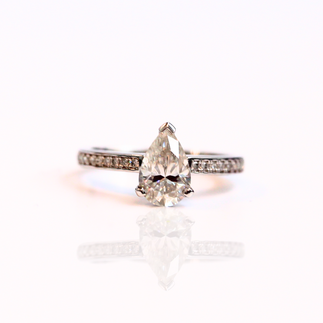 Pear Ara Solitaire