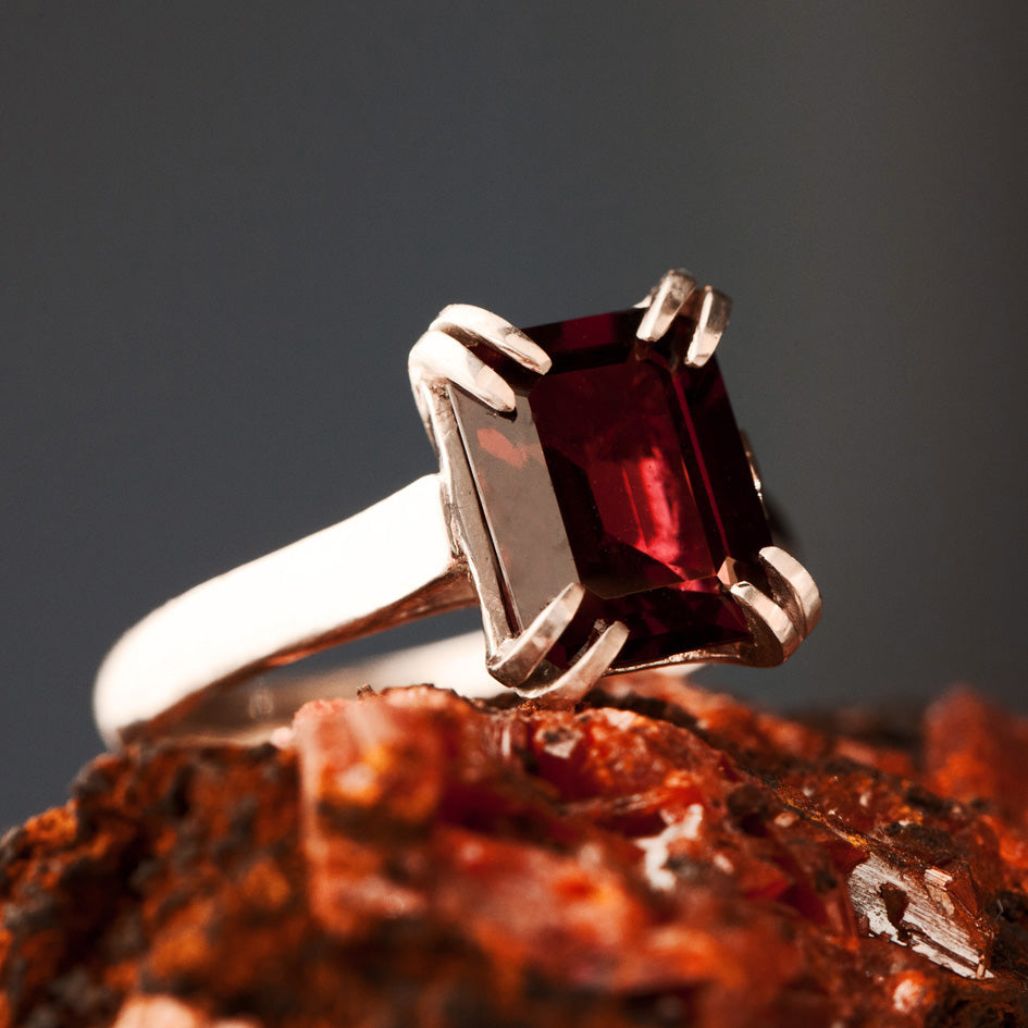 empress emerald cut double claw cocktail ring sterling silver garnet