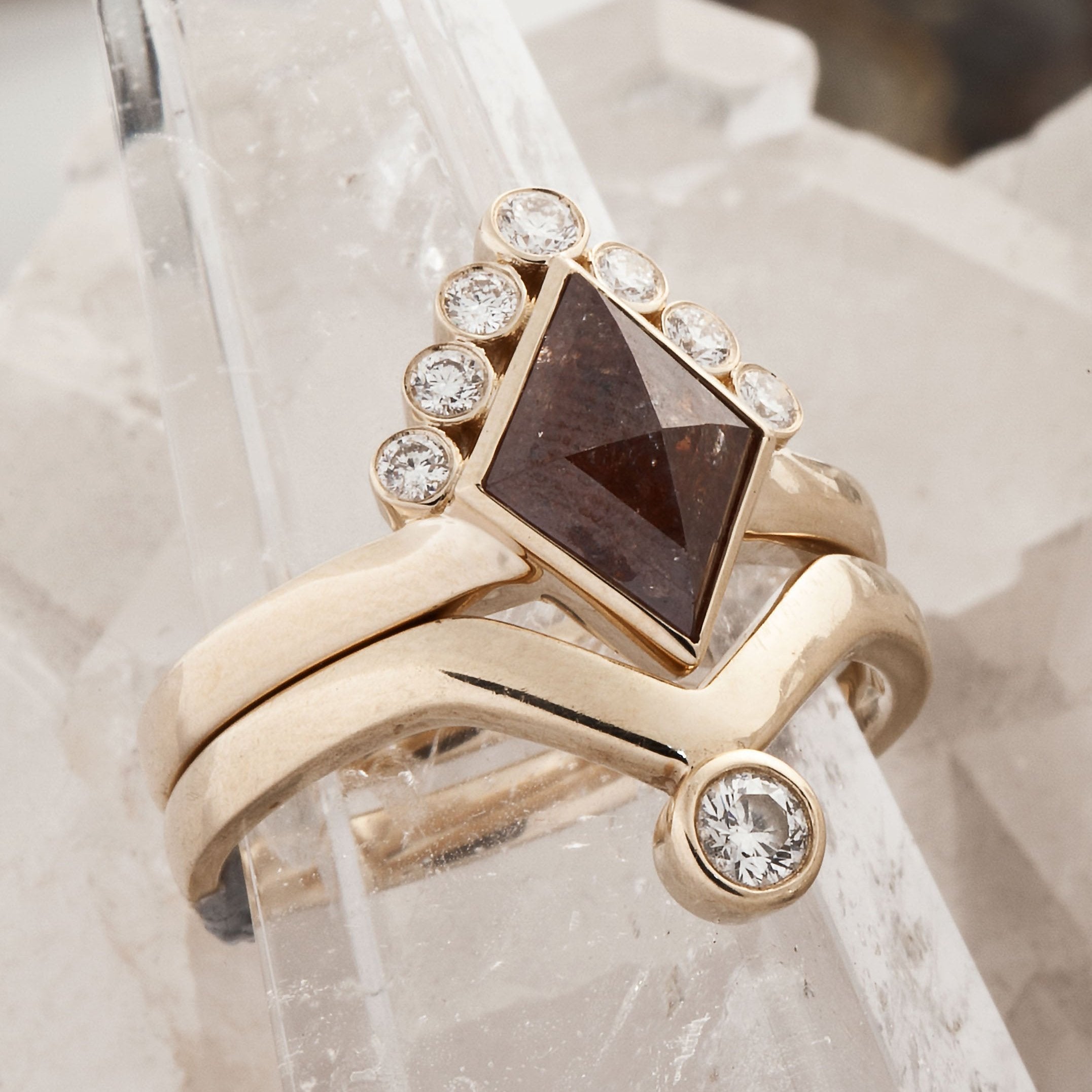 kite_steller_green_kite_shapd_sapphire_white_diamond_halo