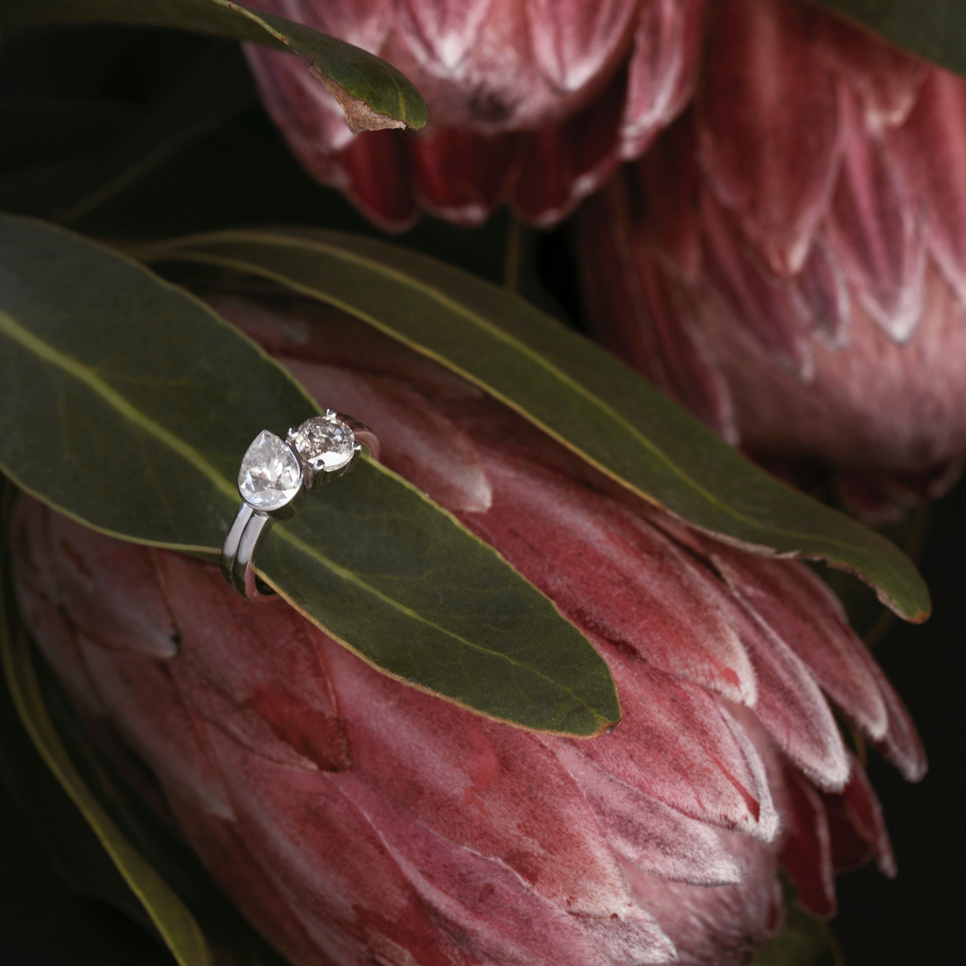 toi et moi salt and pepper and lab diamond on flower