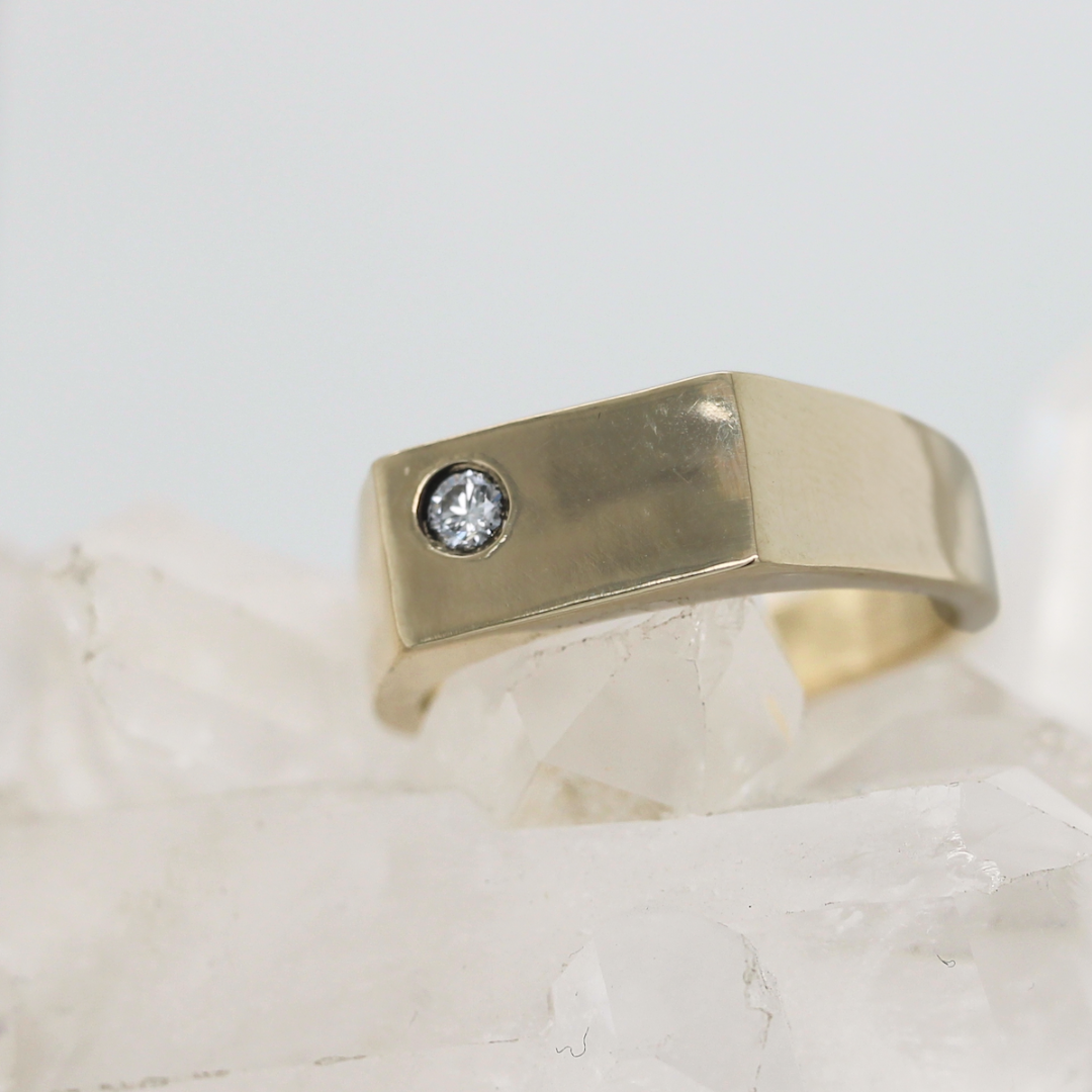 Signet engagement ring deals