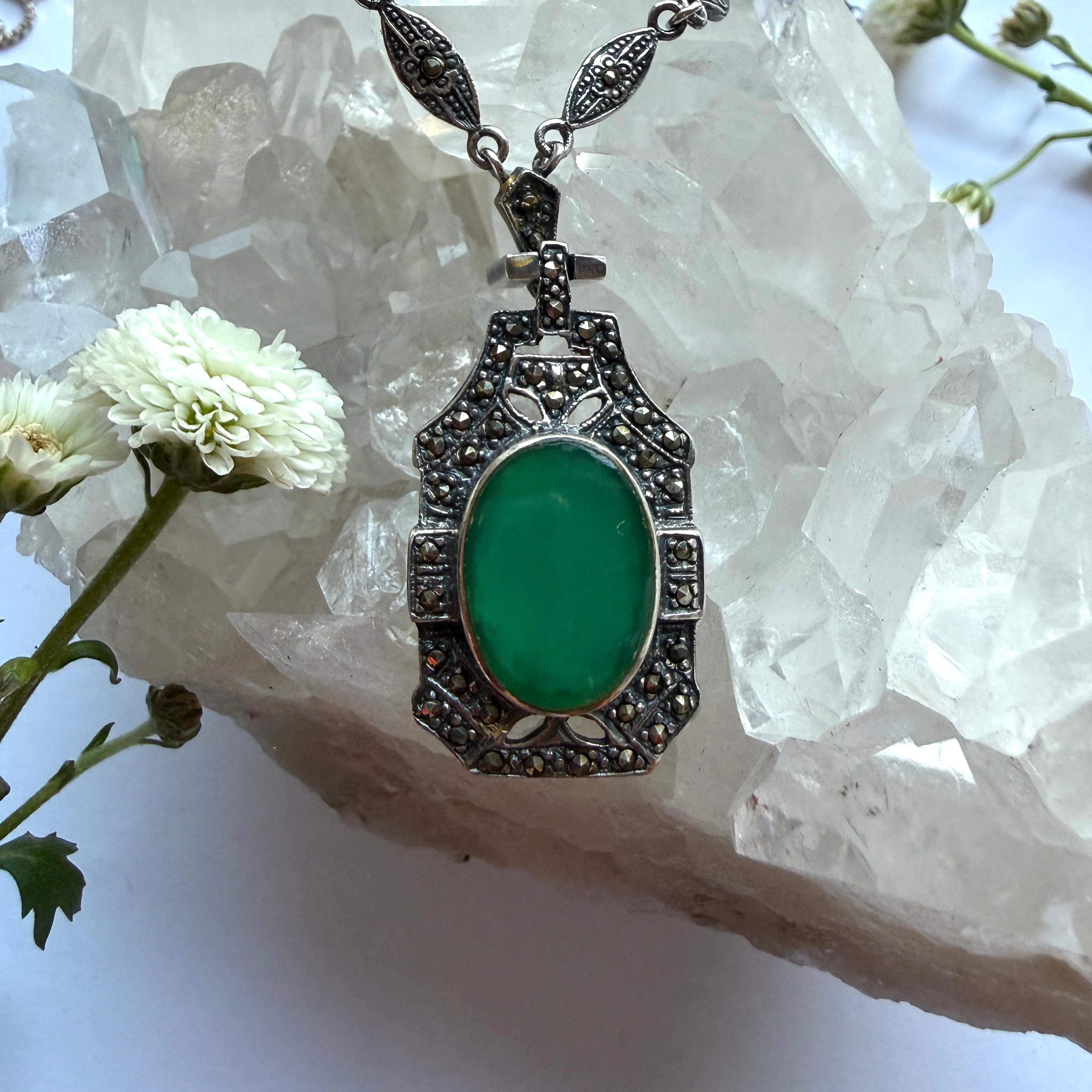JULY SALE - VINTAGE BIJOUX - Green Shield Necklace