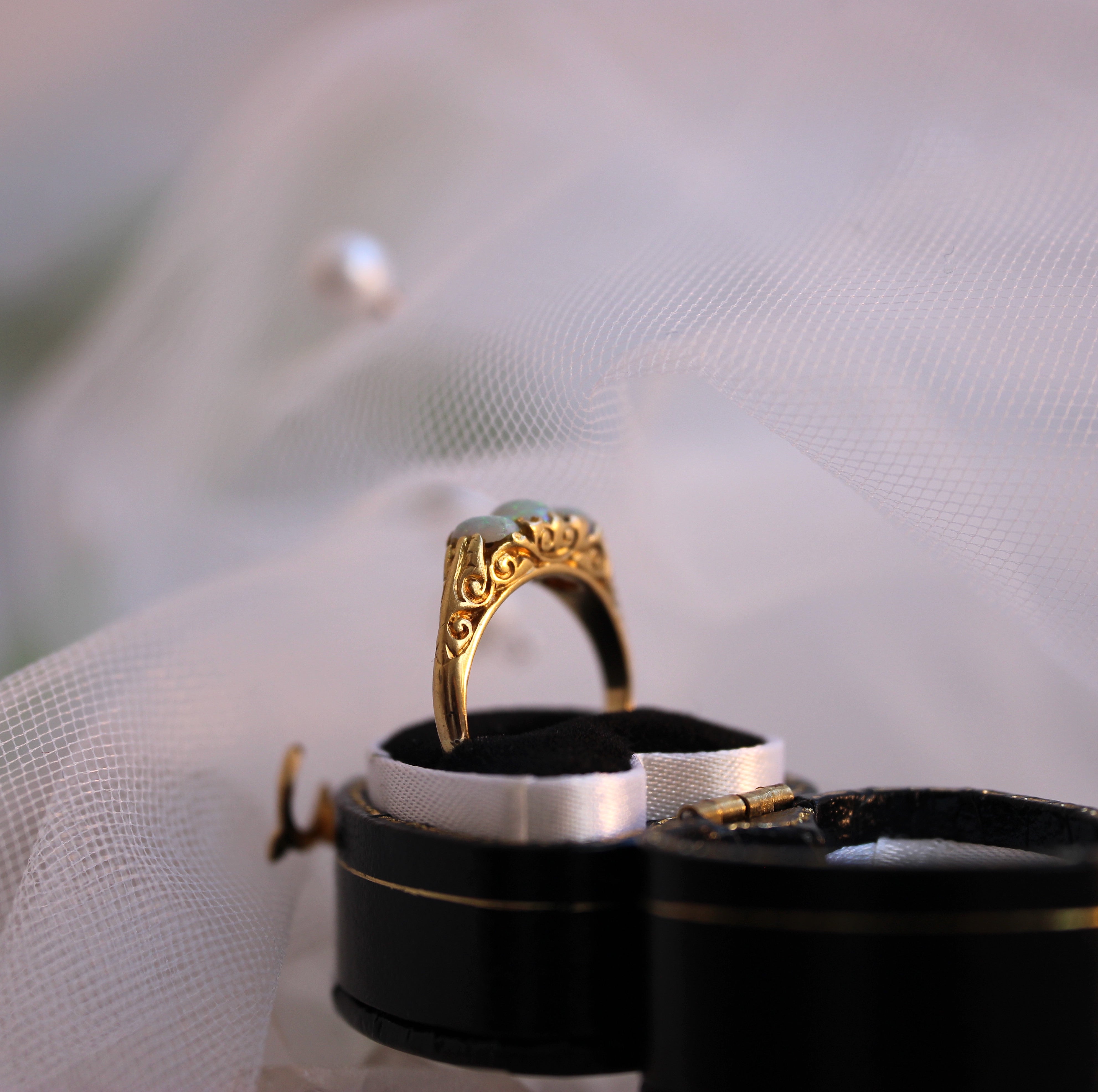 Vintage Bijoux - Edwardian Opal Dream Ring