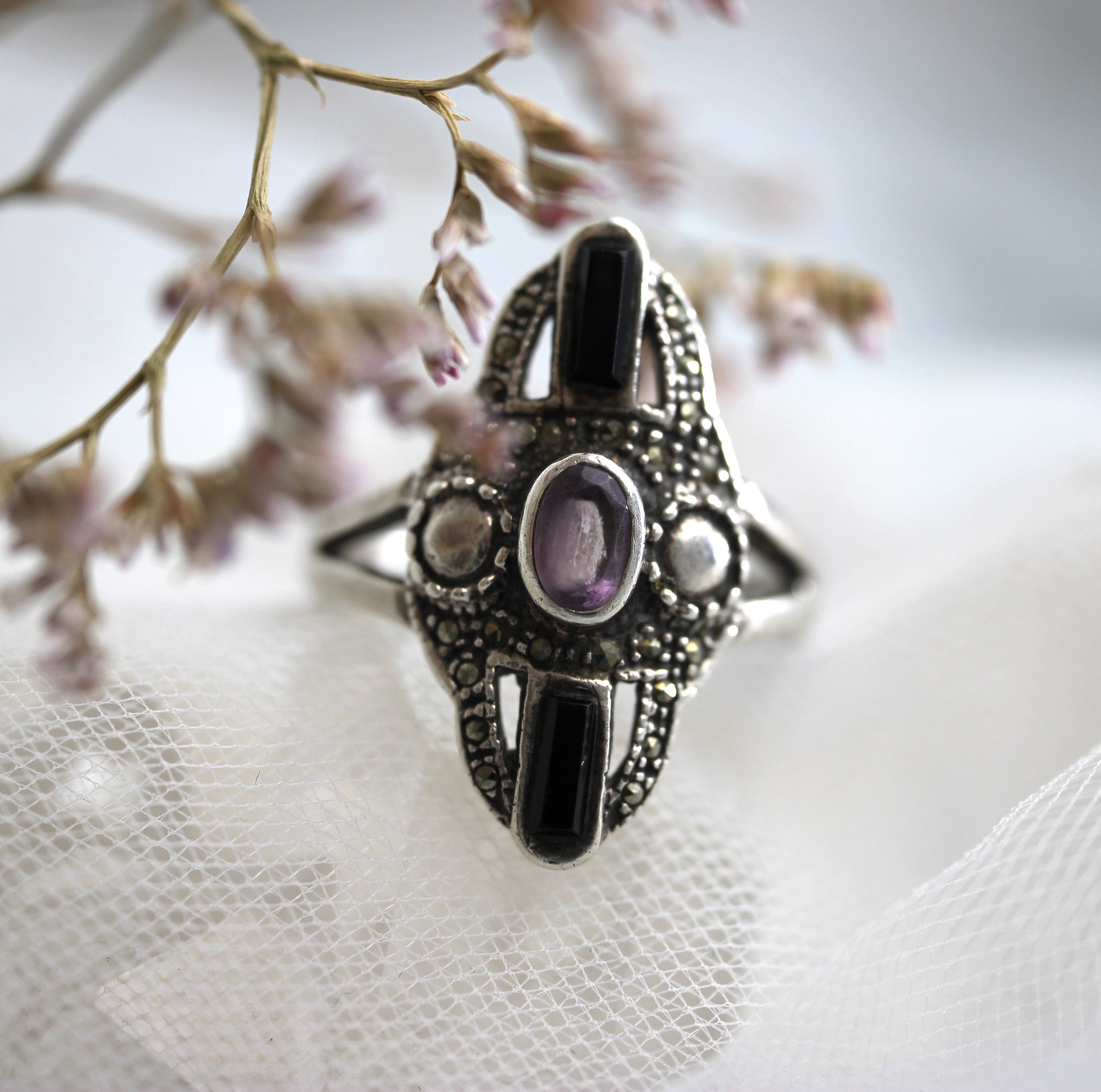 VINTAGE BIJOUX - Amethyst + Black Onyx Bohemian Ring