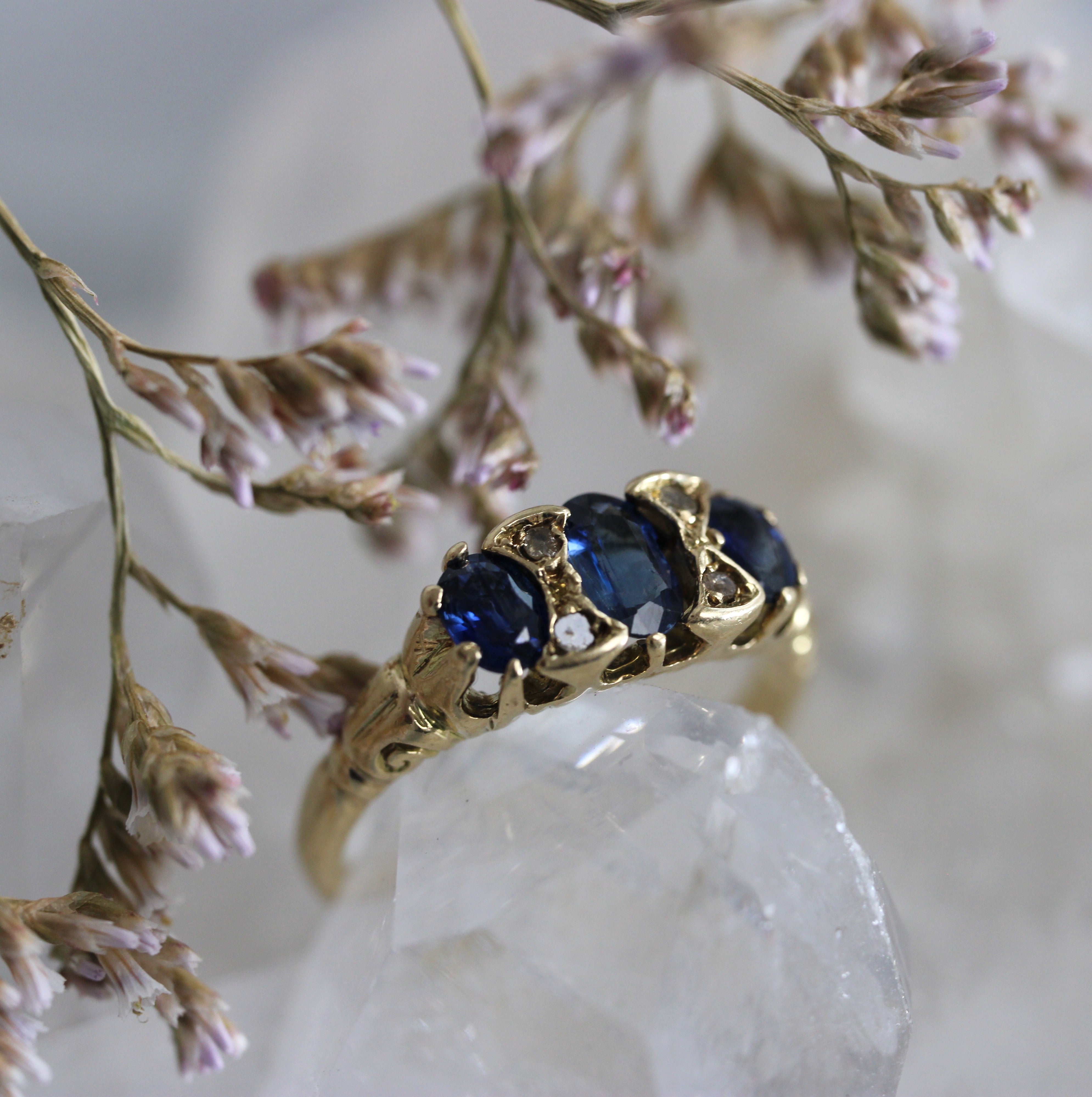 VINTAGE BIJOUX - Sapphire + Single Cut Diamond Ring