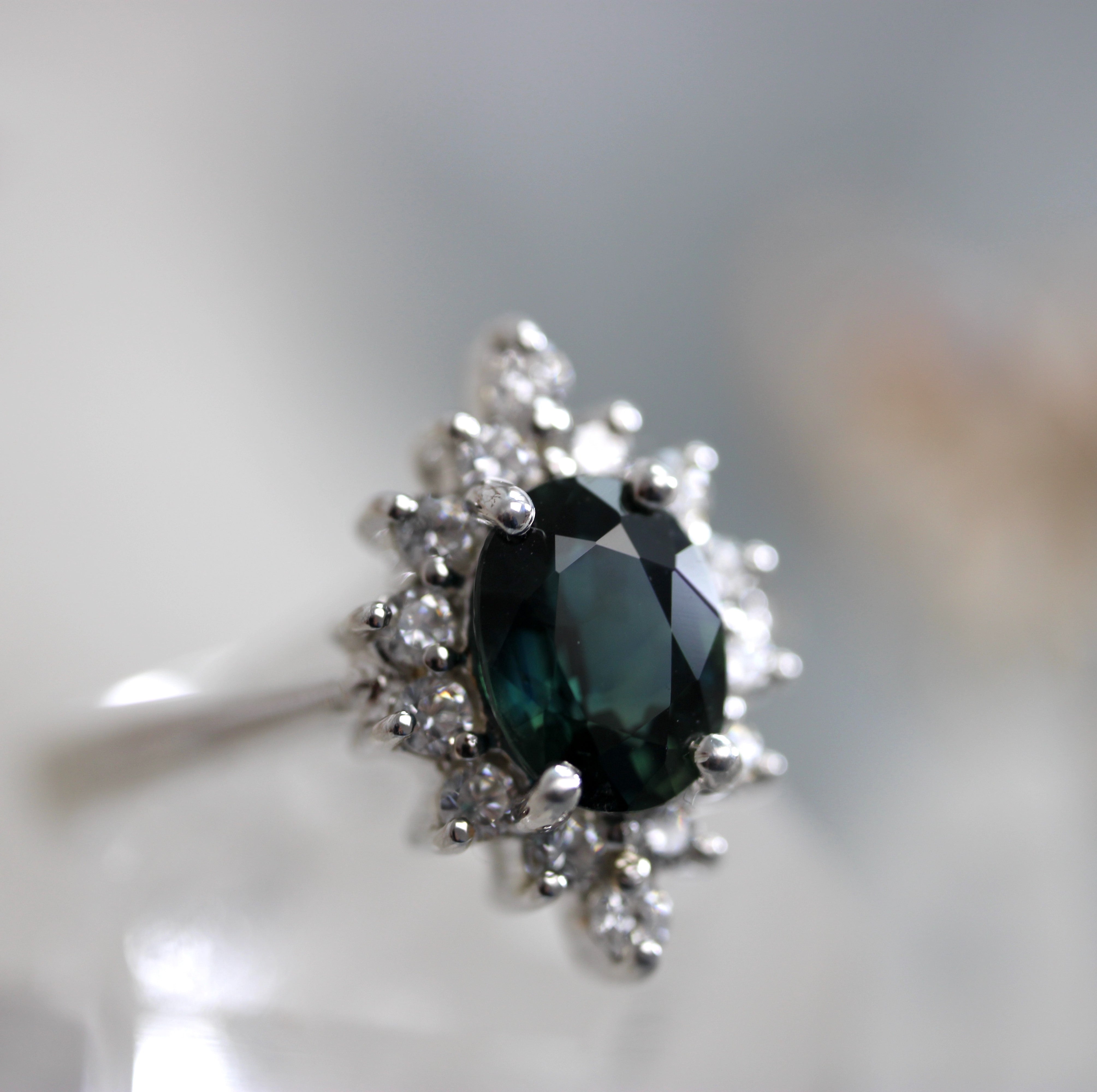 VINTAGE BIJOUX - 1980s Partii Sapphire Cluster Ring