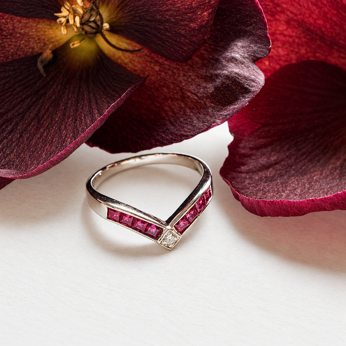 VINTAGE BIJOUX - Ruby Chevron Stacker Rin g