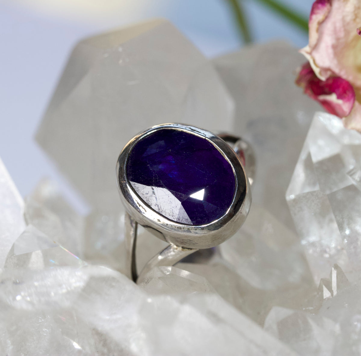 VINTAGE BIJOUX - Big Blue Sapphire Ring