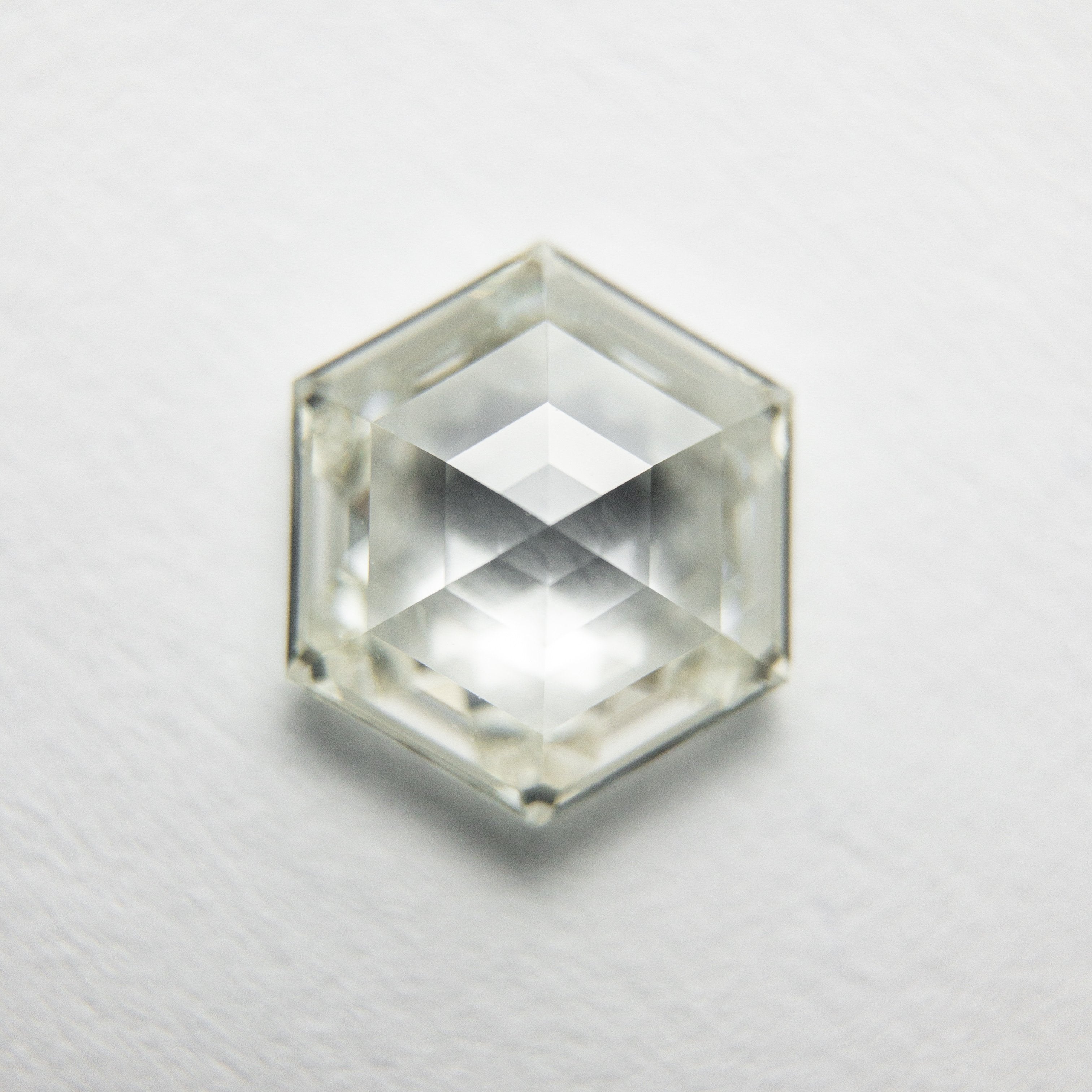 1.51ct 8.59x7.37x3.10mm GIA VVS2 L Hexagon Step Cut 18079-01 hold D1301