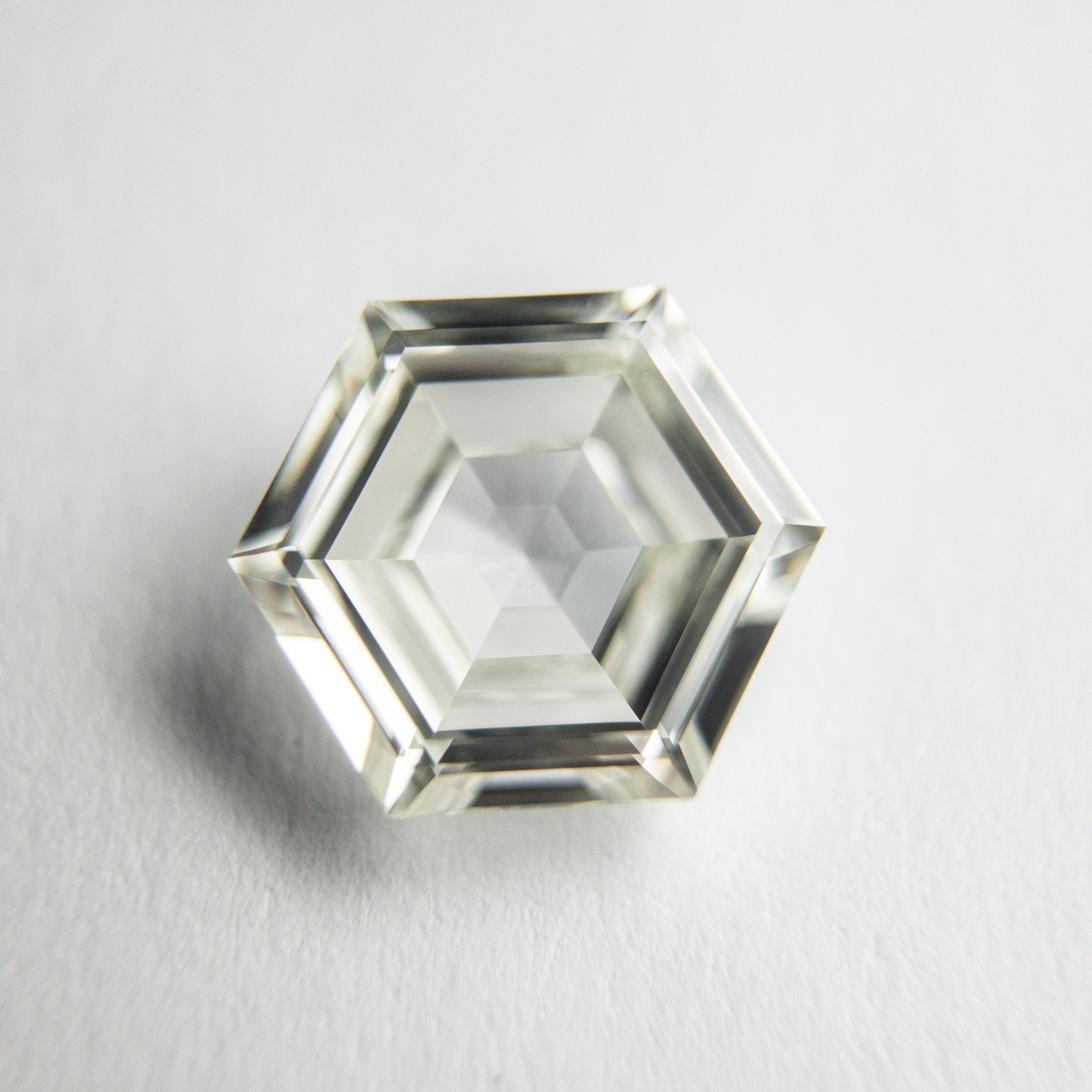 1.51ct 8.59x7.37x3.10mm GIA VVS2 L Hexagon Step Cut 18079-01 hold D1301