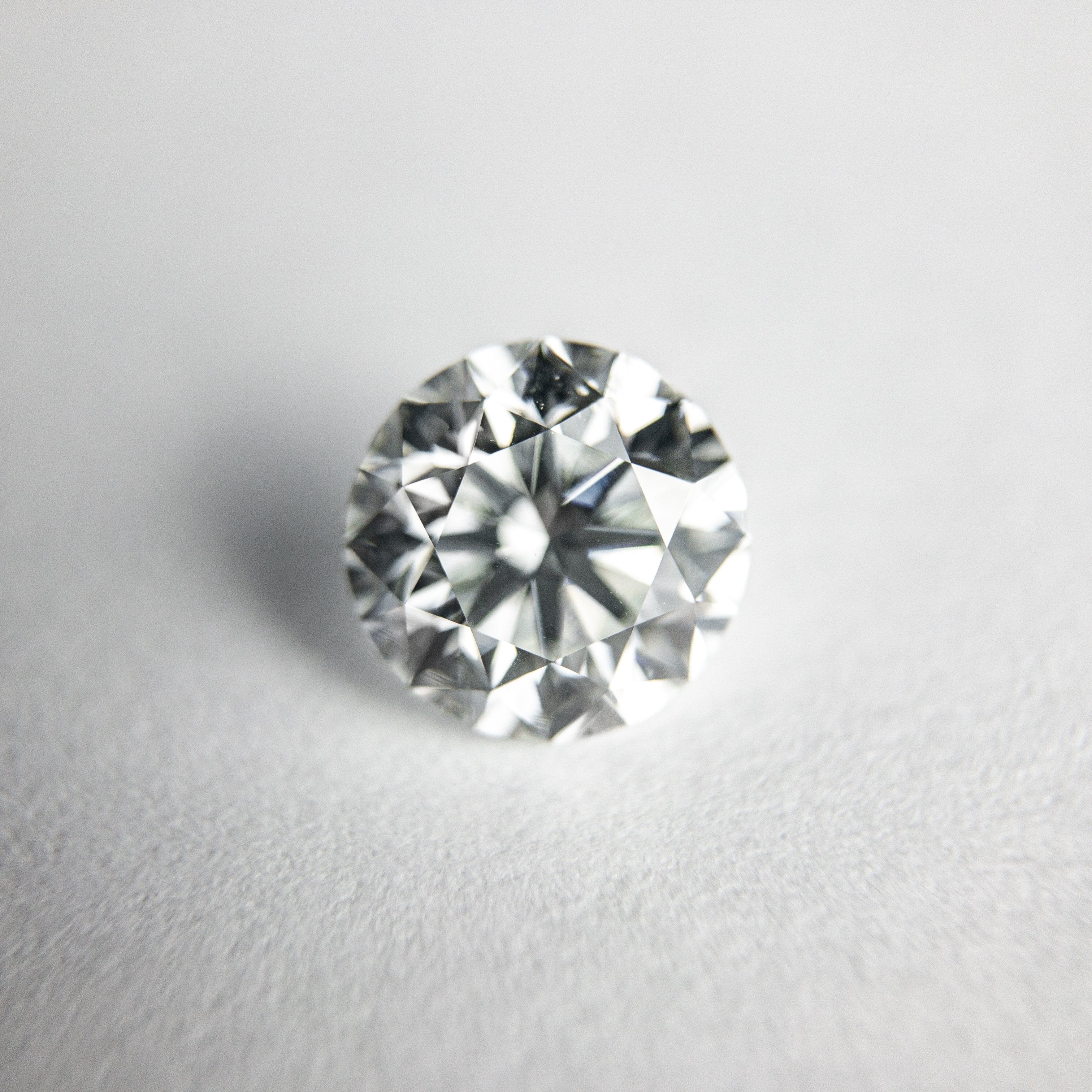 0.90ct 6.09x6.05x3.89mm VS2 E Round Brilliant 18130-01