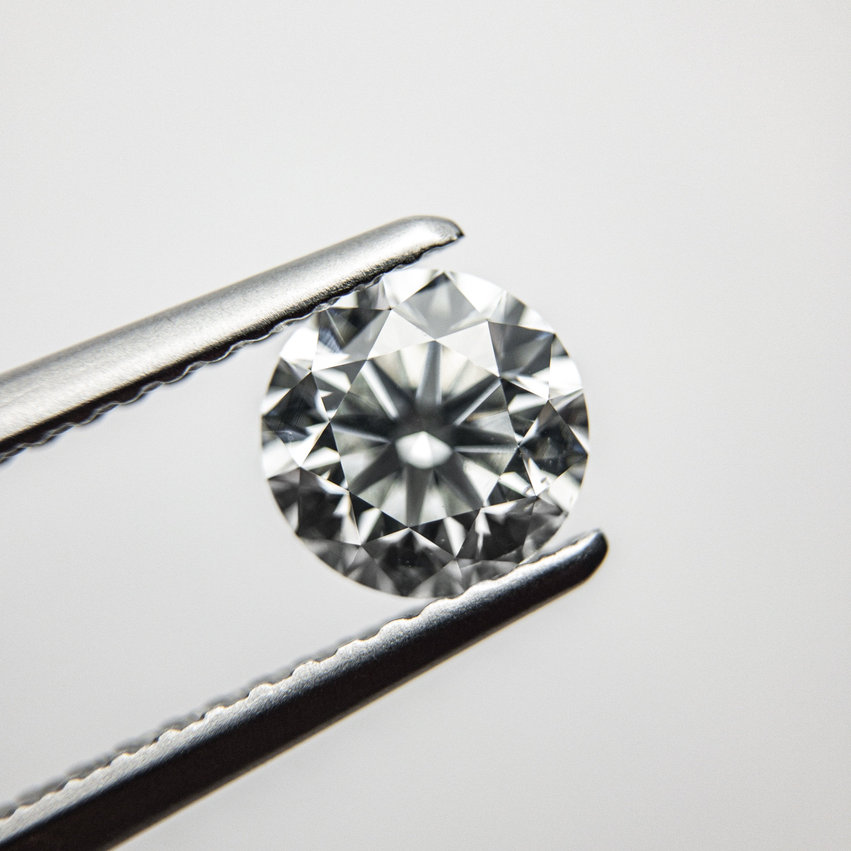 0.90ct 6.09x6.05x3.89mm VS2 E Round Brilliant 18130-01