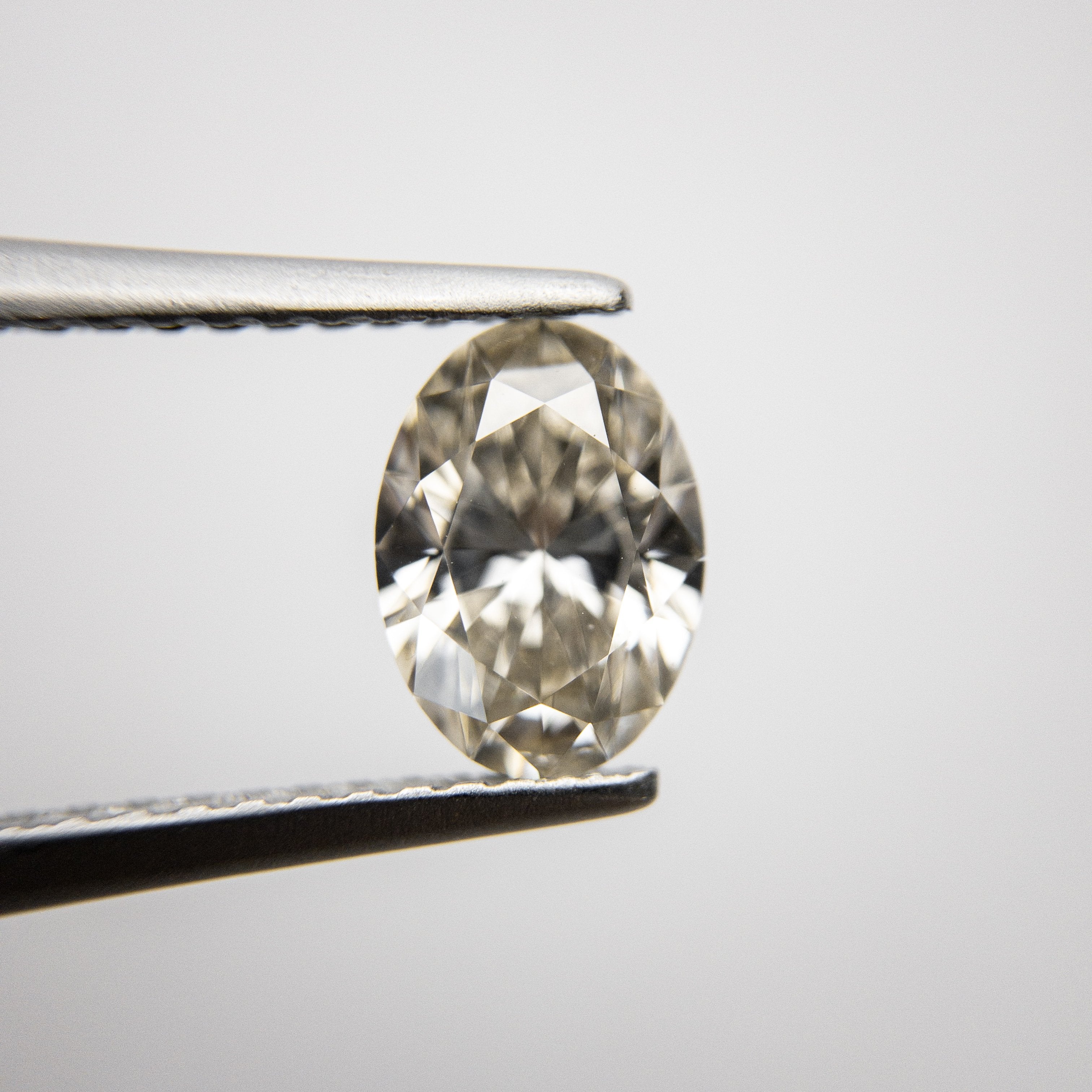 1.02ct 7.91x5.72x3.50mm Oval Brilliant 18244-01 HOLD D922