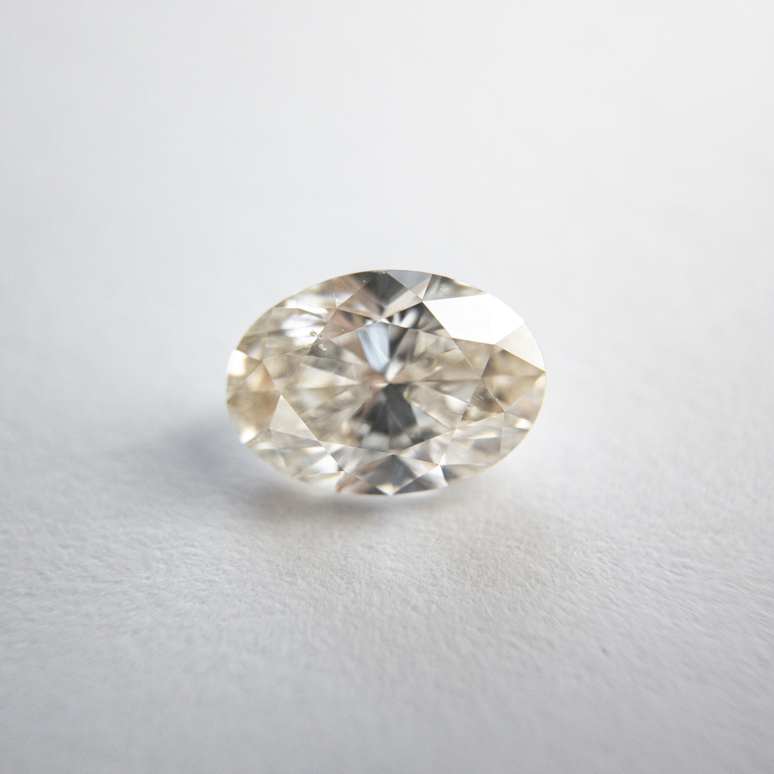 1.04ct 7.72x5.48x3.52mm Oval Brilliant 18244-03 hold d904