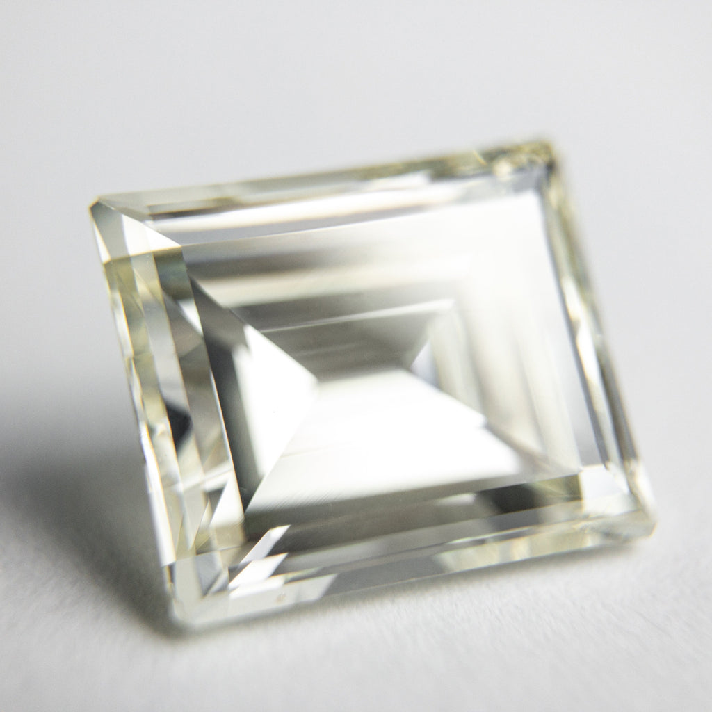 4.11ct 10.35x8.77x5.20mm VS2 N-O Carré Cut 18336-01