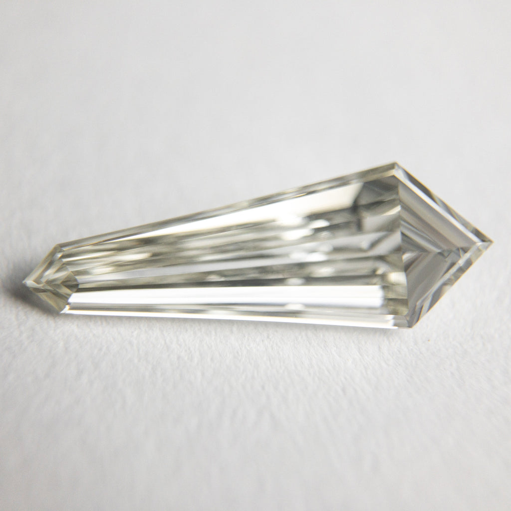 0.78ct 14.01x5.14x2.07mm VVS I/J Kite Step Cut 18339-01 hold D1680