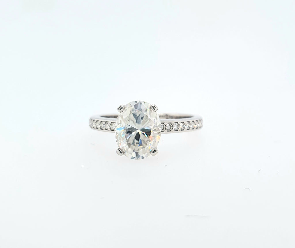 Oval Ara Solitaire